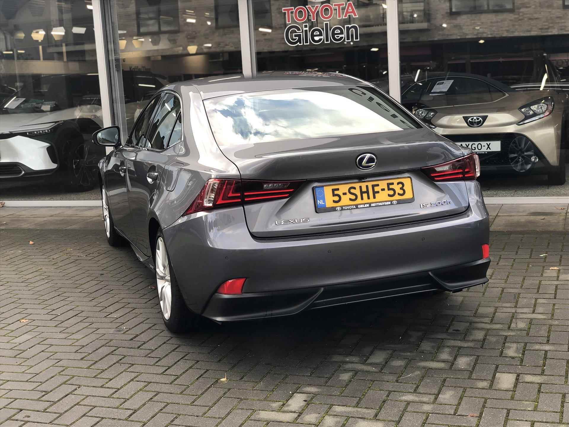 Lexus Is 300h 223pk First Edition | Eerste eigenaar, Leer, Parkeersensoren, Navigatie, Parkeercamera, 17inch, Cruise control - 11/39