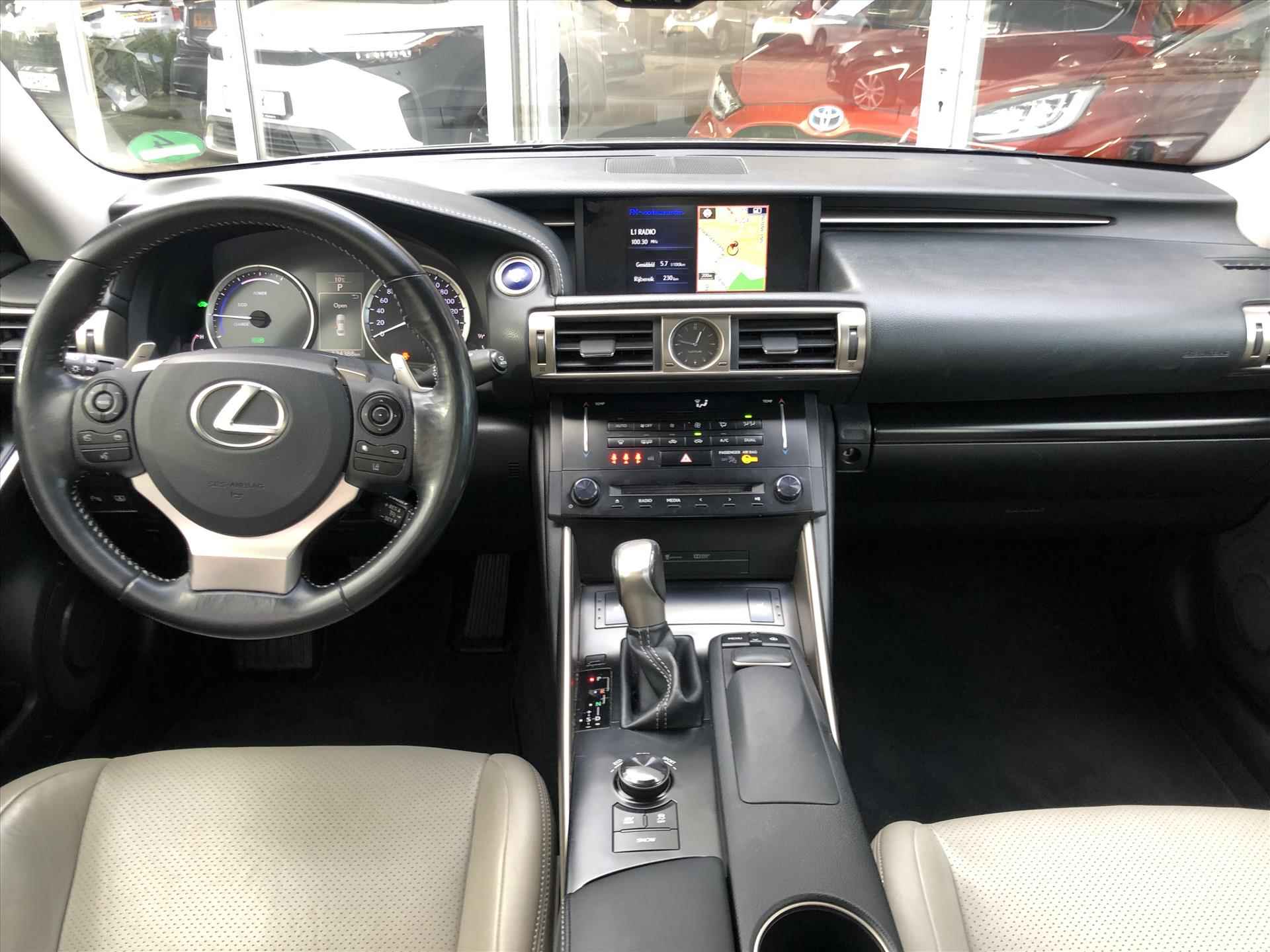 Lexus Is 300h 223pk First Edition | Eerste eigenaar, Leer, Parkeersensoren, Navigatie, Parkeercamera, 17inch, Cruise control - 15/39