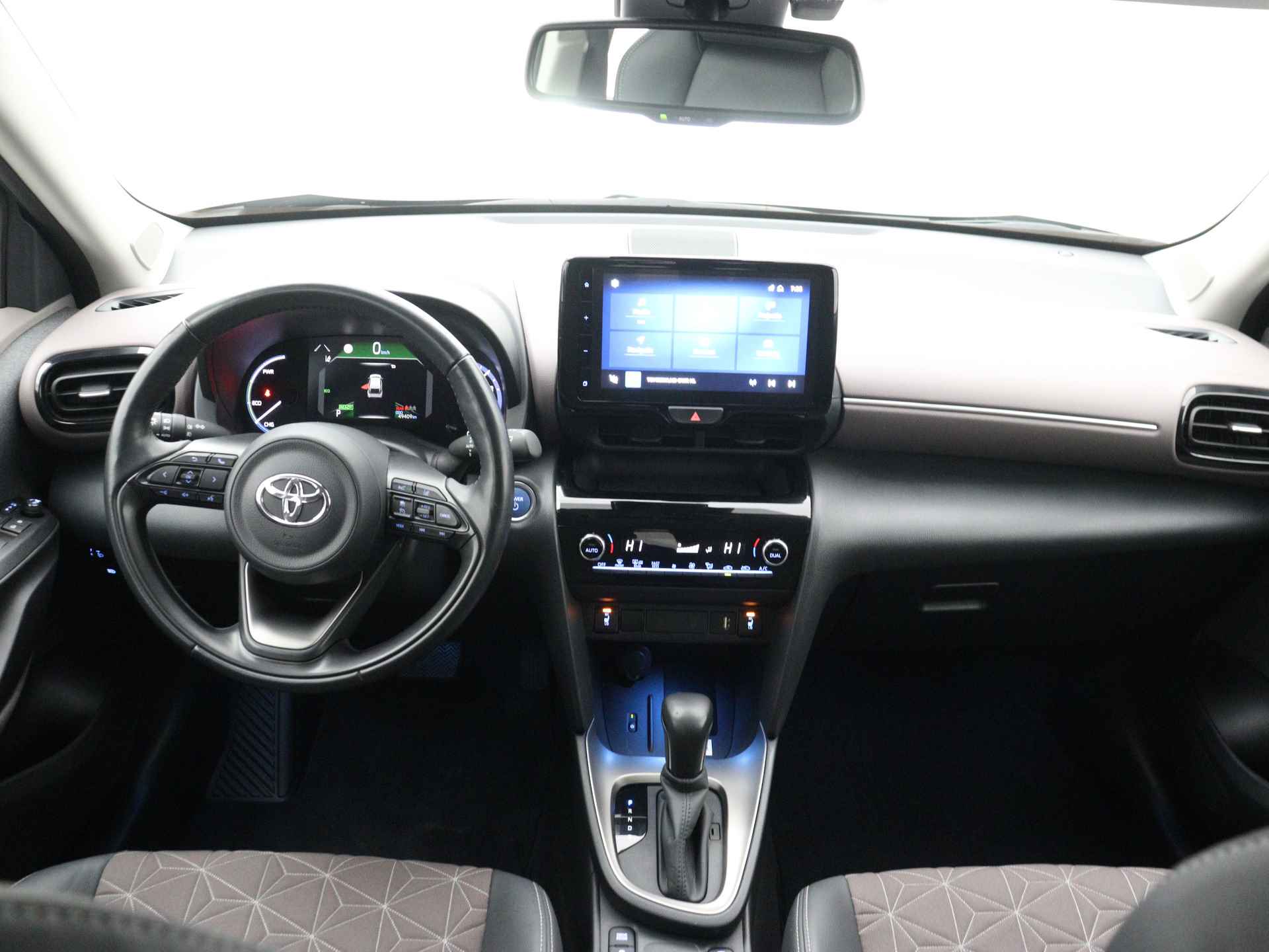 Toyota Yaris Cross 1.5 Hybrid Executive Limited | Parkeersensoren | Stoel en stuurwiel verwarmd | Camera | Draadloze telefoonlader | LM velgen | Cruise Control Adaptief | Climate Control | - 6/42