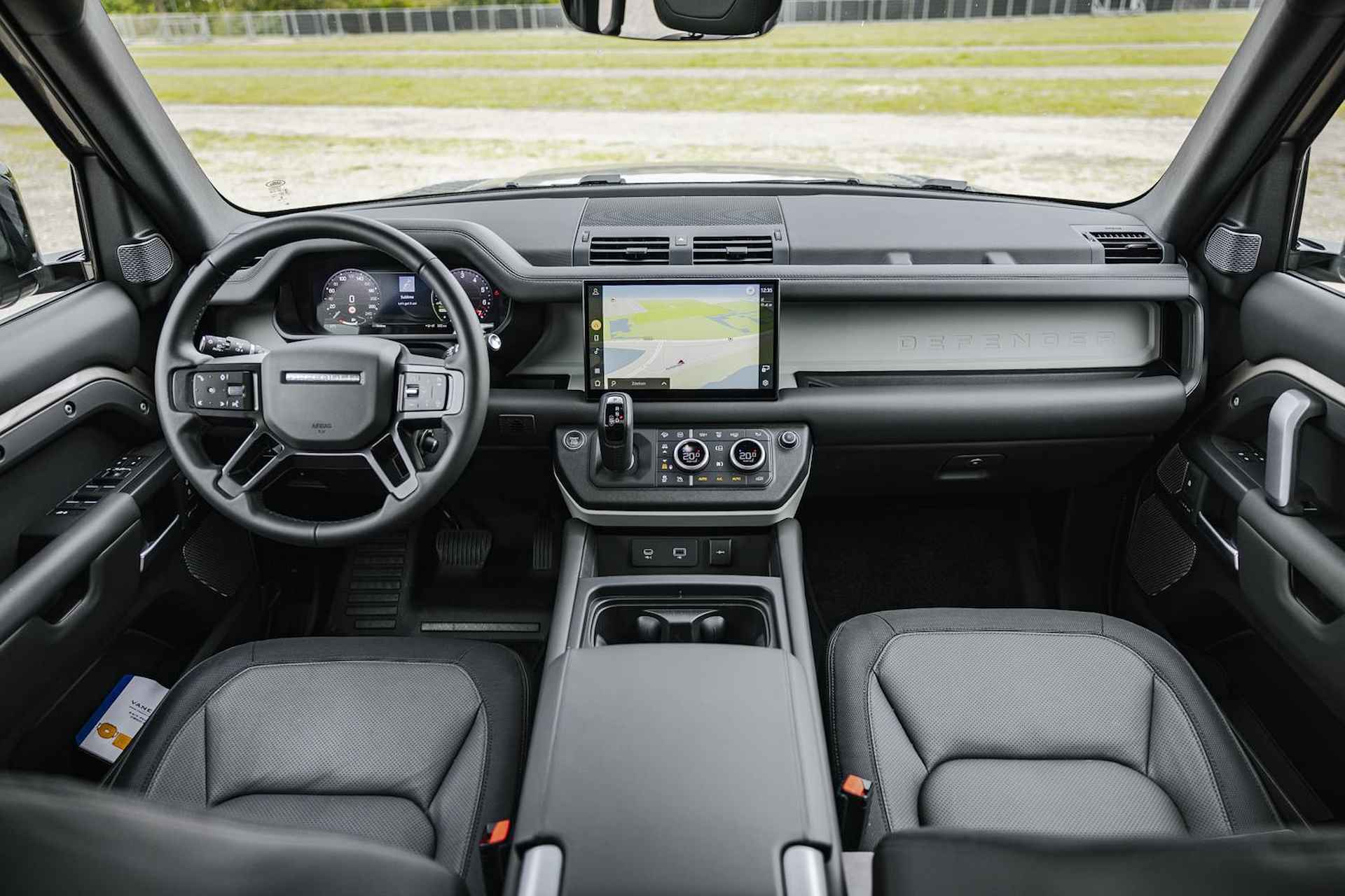 Land Rover Defender 2.0 P400e 110 X-Dynamic HSE | Panoramadak | 22" Velgen in Gloss Black | 11,4" Touch Screen | Cold Climate Pack | Elektrische Trekhaak | Expedition imperiaal | Uitklapbare Dakladder| All Season Banden - 21/43