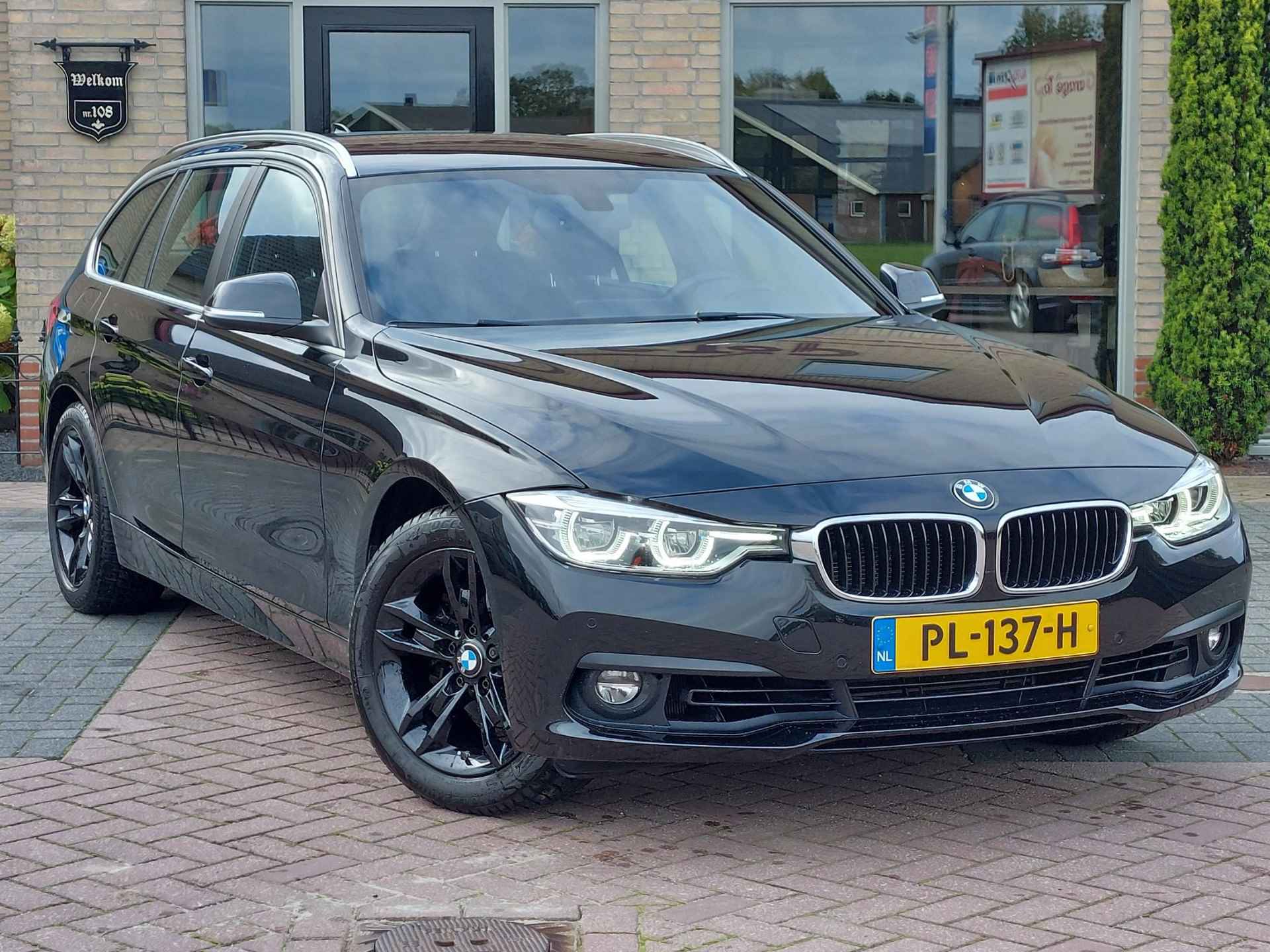 BMW 3-serie Touring 318i High Executive | Leder | Navi | NL auto | Stoelverwarming - 2/43