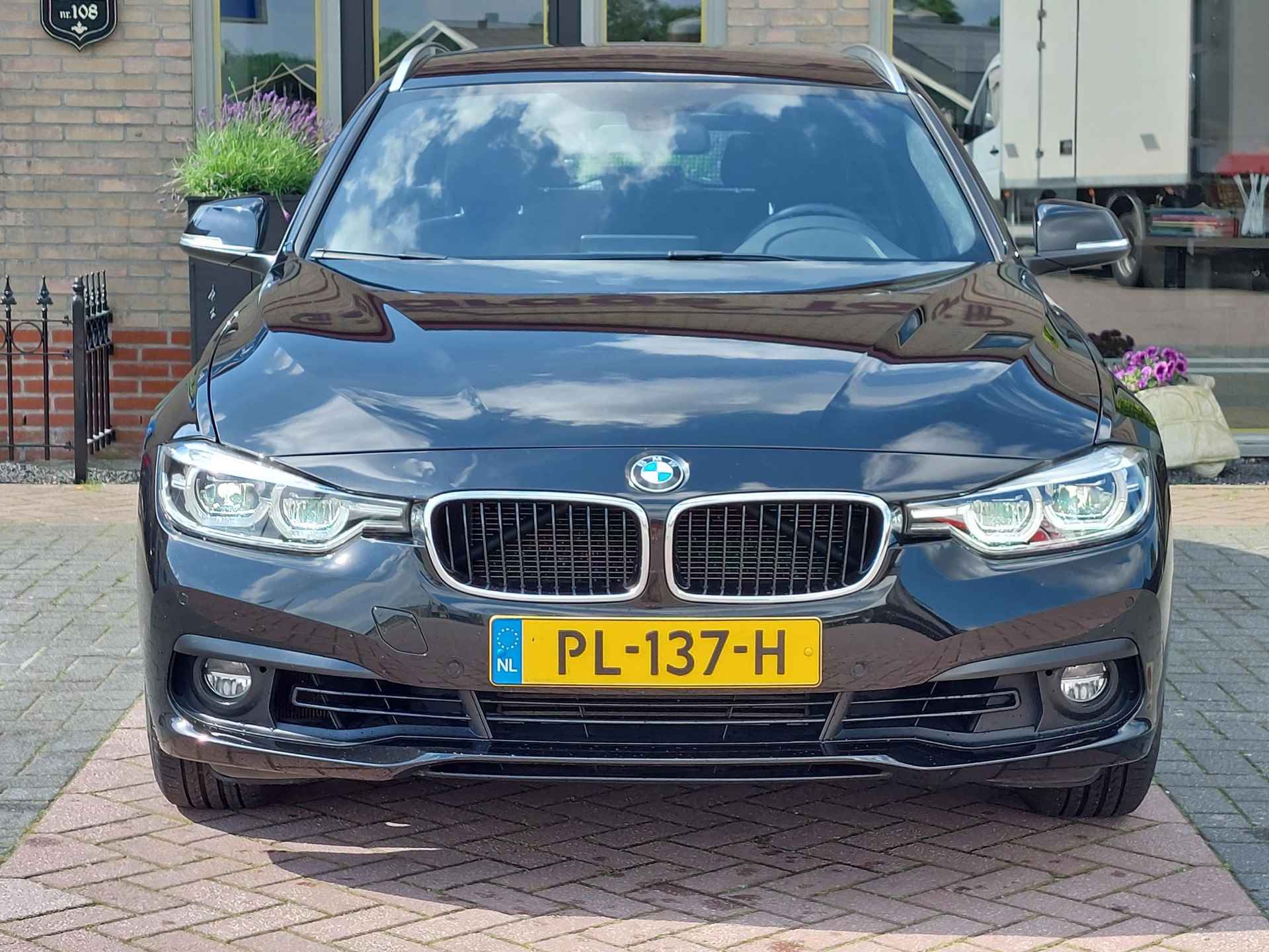 BMW 3-serie Touring 318i High Executive | Leder | Navi | NL auto | Stoelverwarming - 7/43