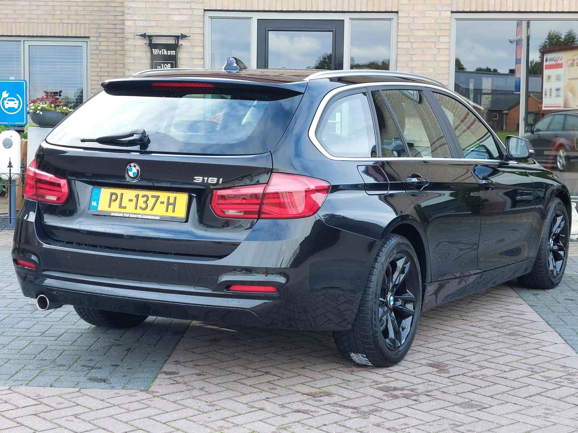 BMW 3-serie Touring 318i High Executive | Leder | Navi | NL auto | Stoelverwarming - 10/43