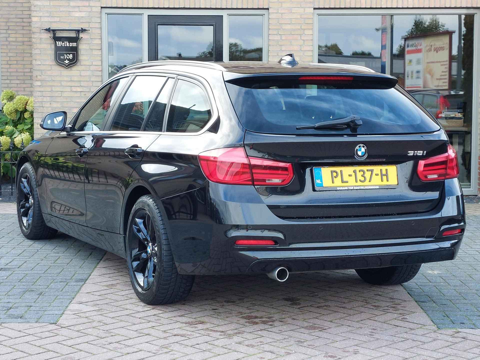 BMW 3-serie Touring 318i High Executive | Leder | Navi | NL auto | Stoelverwarming - 11/43