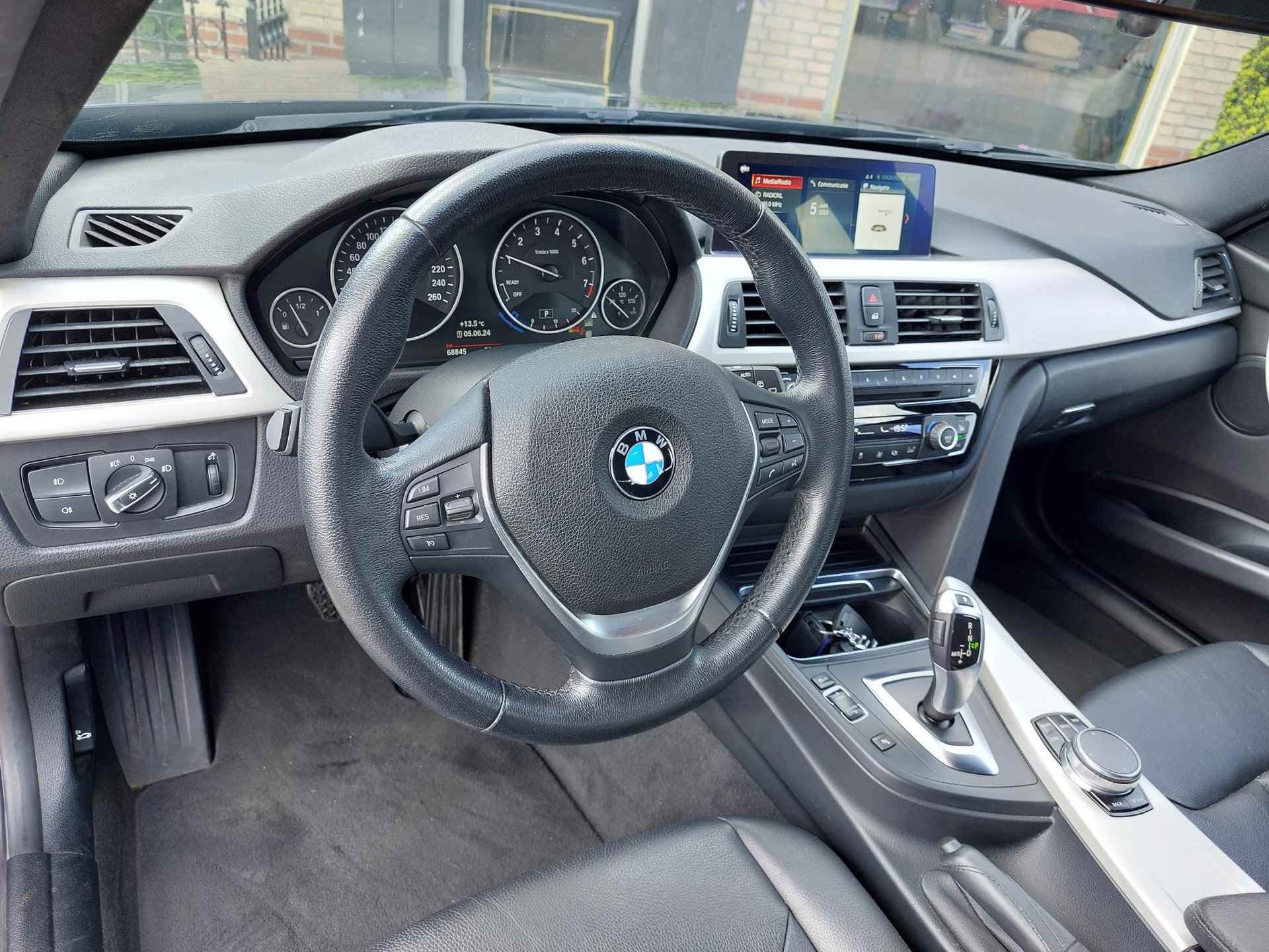 BMW 3-serie Touring 318i High Executive | Leder | Navi | NL auto | Stoelverwarming - 14/43