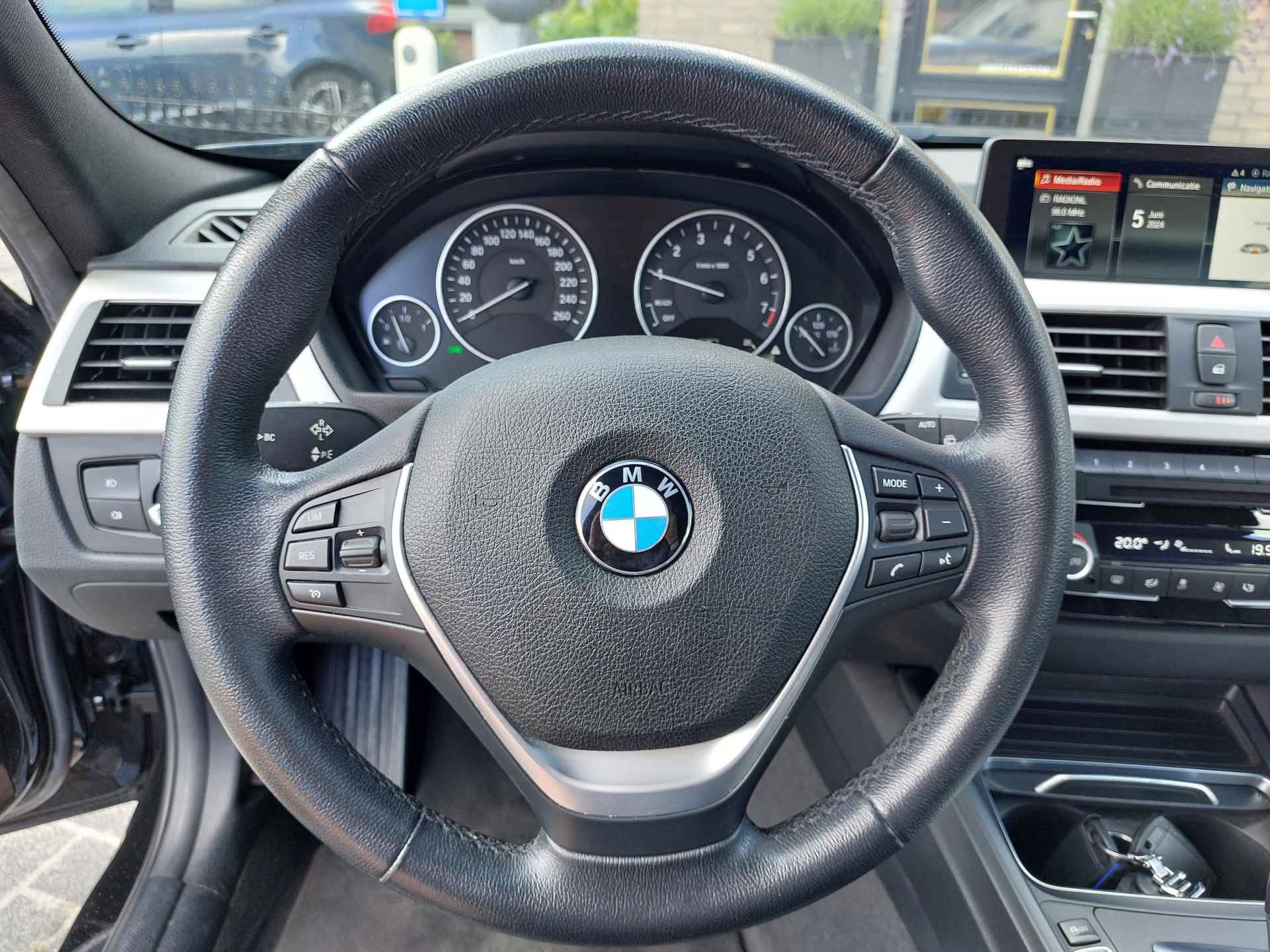 BMW 3-serie Touring 318i High Executive | Leder | Navi | NL auto | Stoelverwarming - 18/43