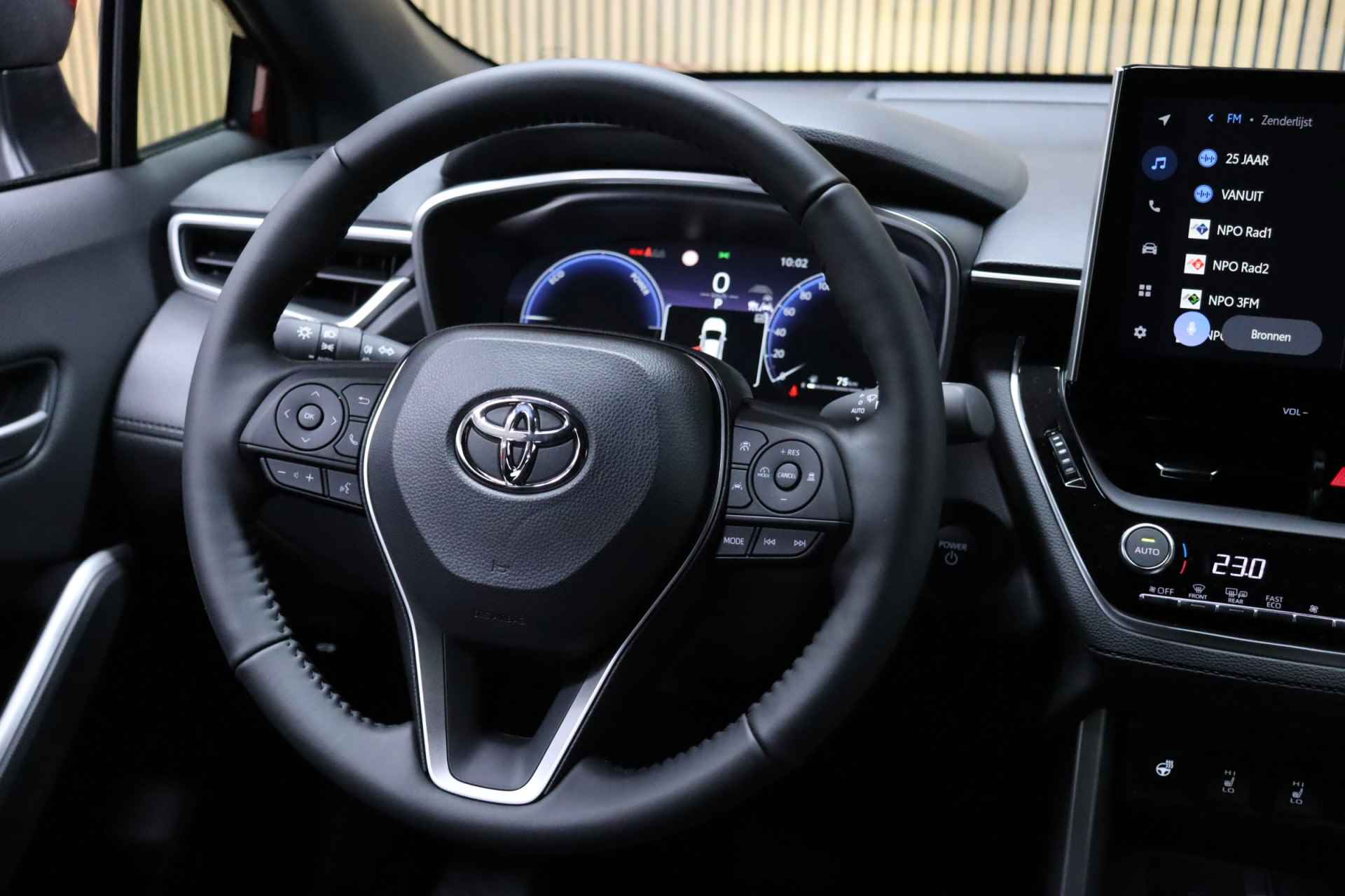 Toyota Corolla Cross Hybrid 200 Style | Facelift | Nieuw uit voorraad leverbaar | € 1.395,- Voorraad voordeel! | Dodehoekdetectie | Parkeersensoren | Winterpakket | Elek. bedienbare achterklep - 18/48