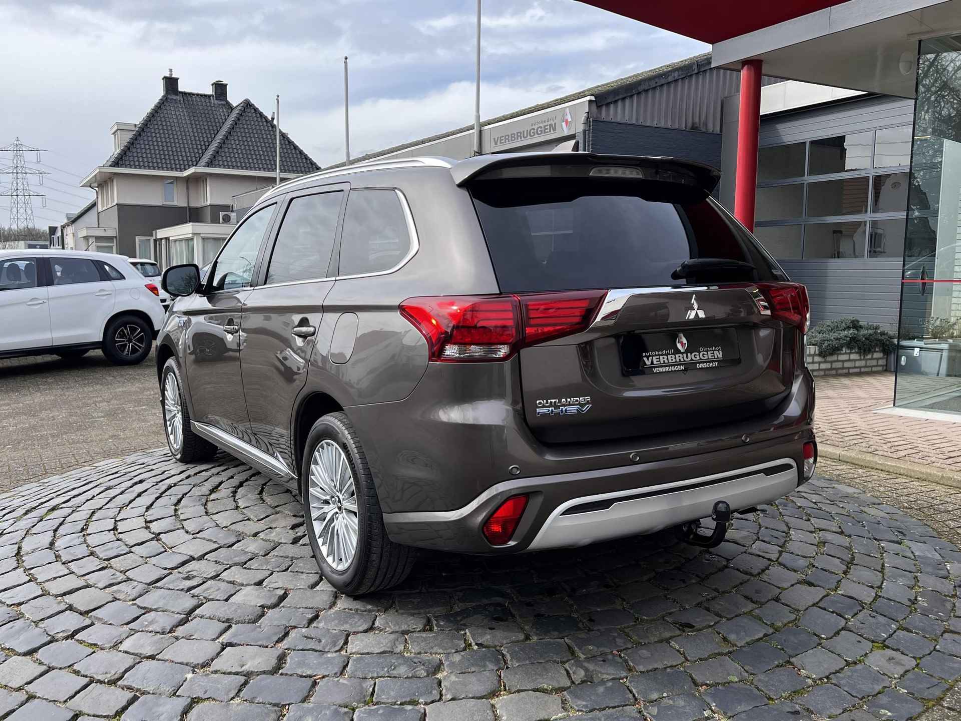 Mitsubishi Outlander 2.4 PHEV Pure+ | Trekhaak | PDC V+A | Carplay | Camera | All-in rijklaarprijs - 4/46