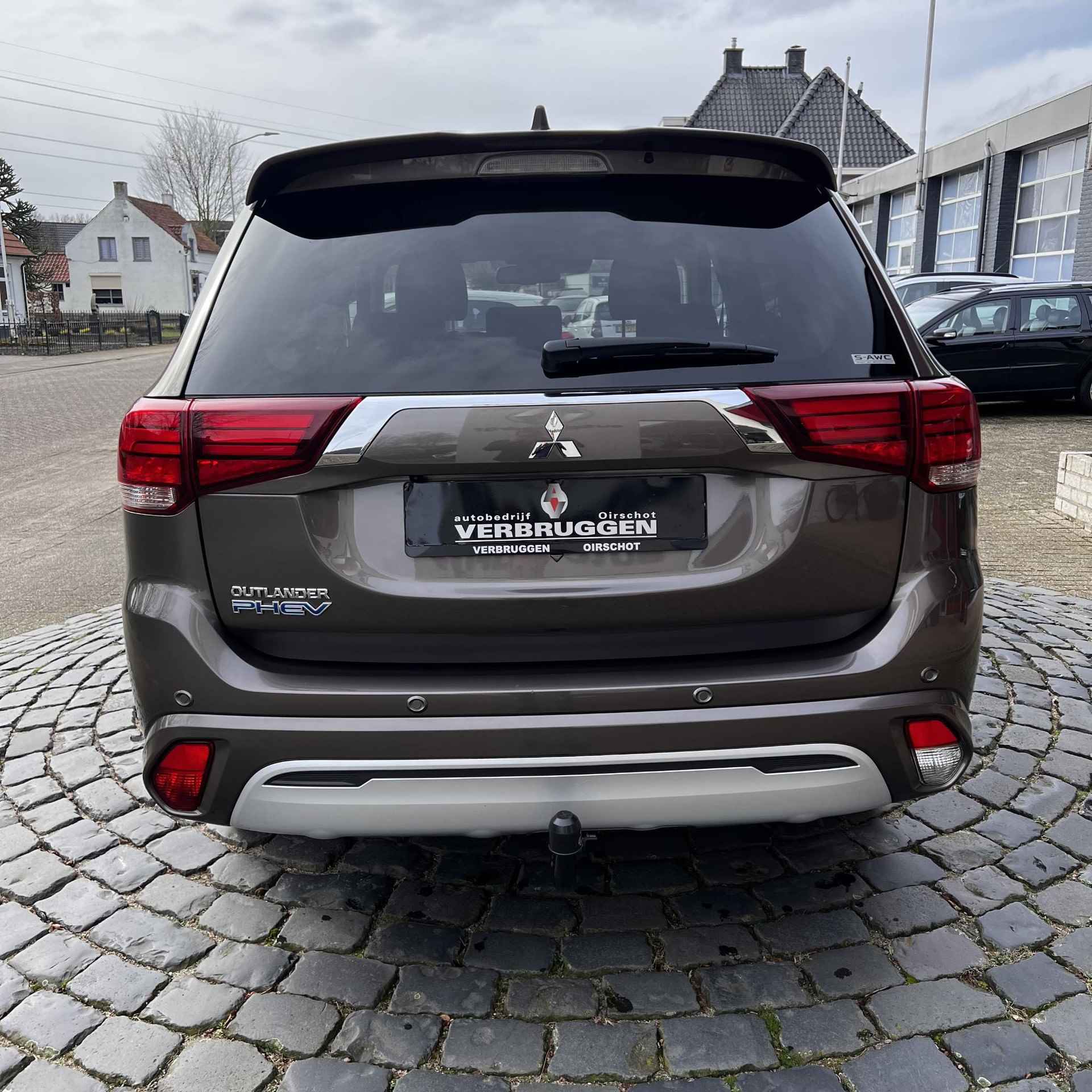 Mitsubishi Outlander 2.4 PHEV Pure+ | Trekhaak | PDC V+A | Carplay | Camera | All-in rijklaarprijs - 27/46