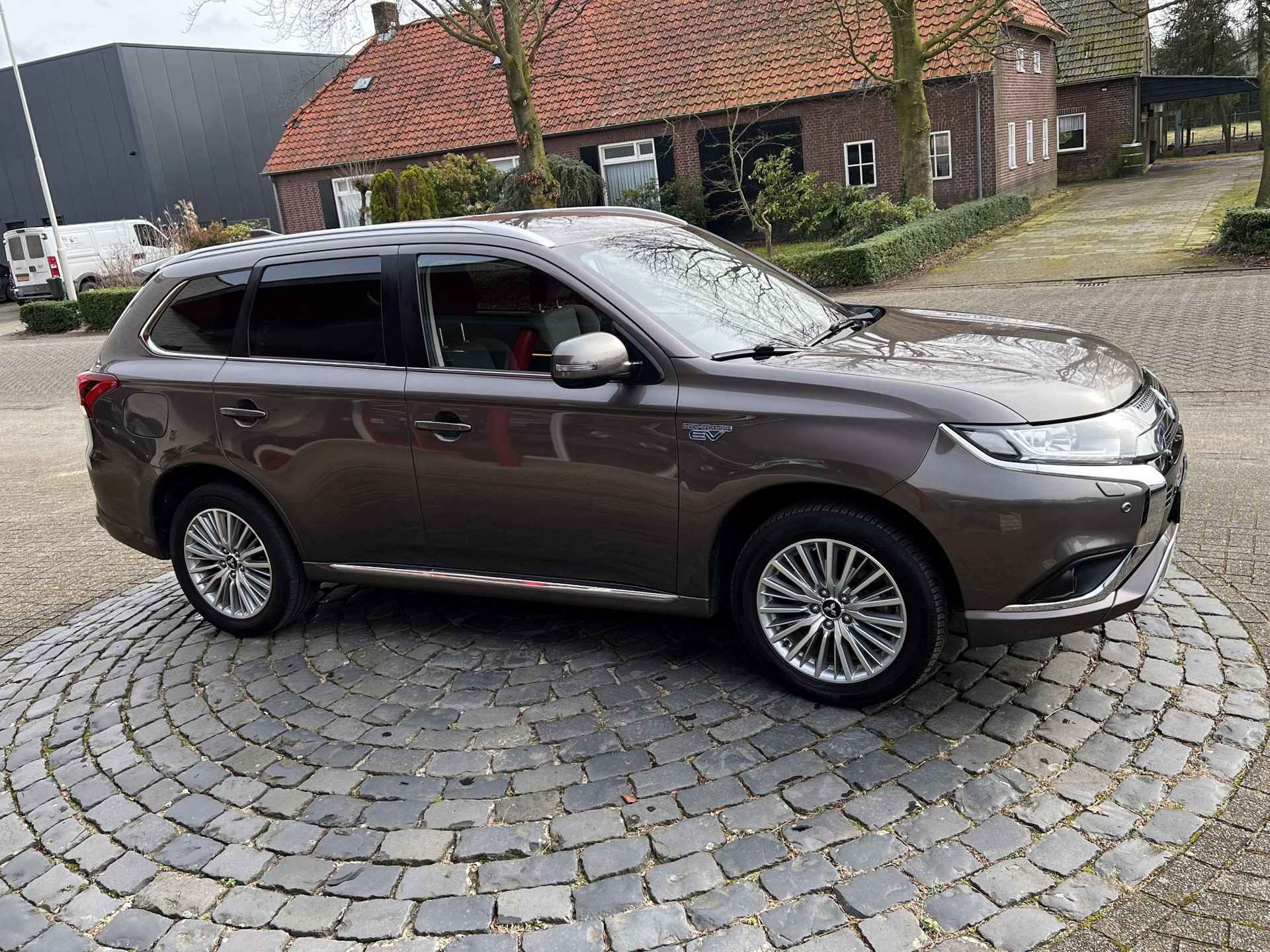 Mitsubishi Outlander 2.4 PHEV Pure+ | Trekhaak | PDC V+A | Carplay | Camera | All-in rijklaarprijs - 37/46