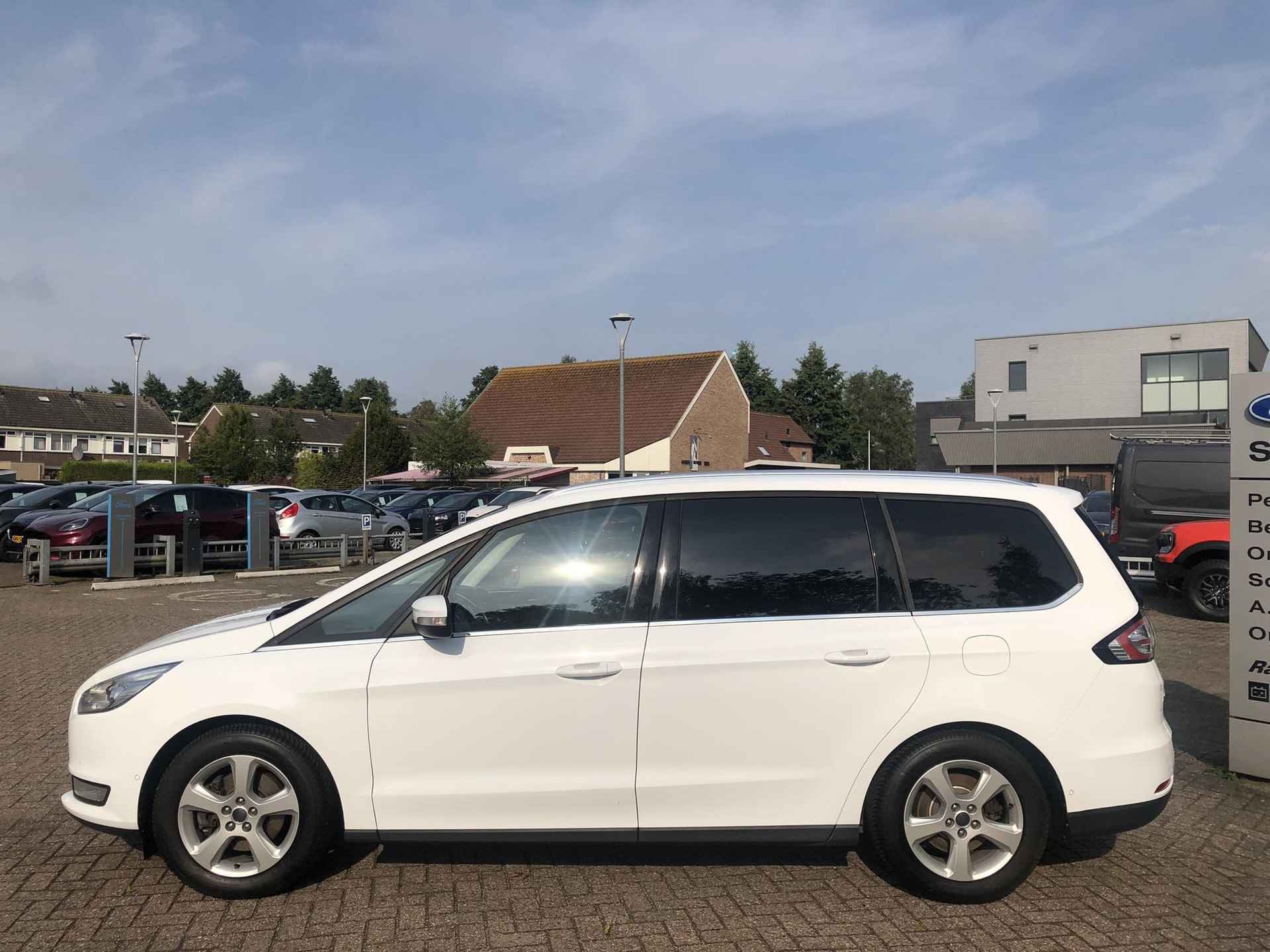 Ford Galaxy 1.5 Ecoboost Titanium 160pk Navigatie | Stoelverwarming | Parkeersensoren | Apple Carplay/ Android auto - 5/27