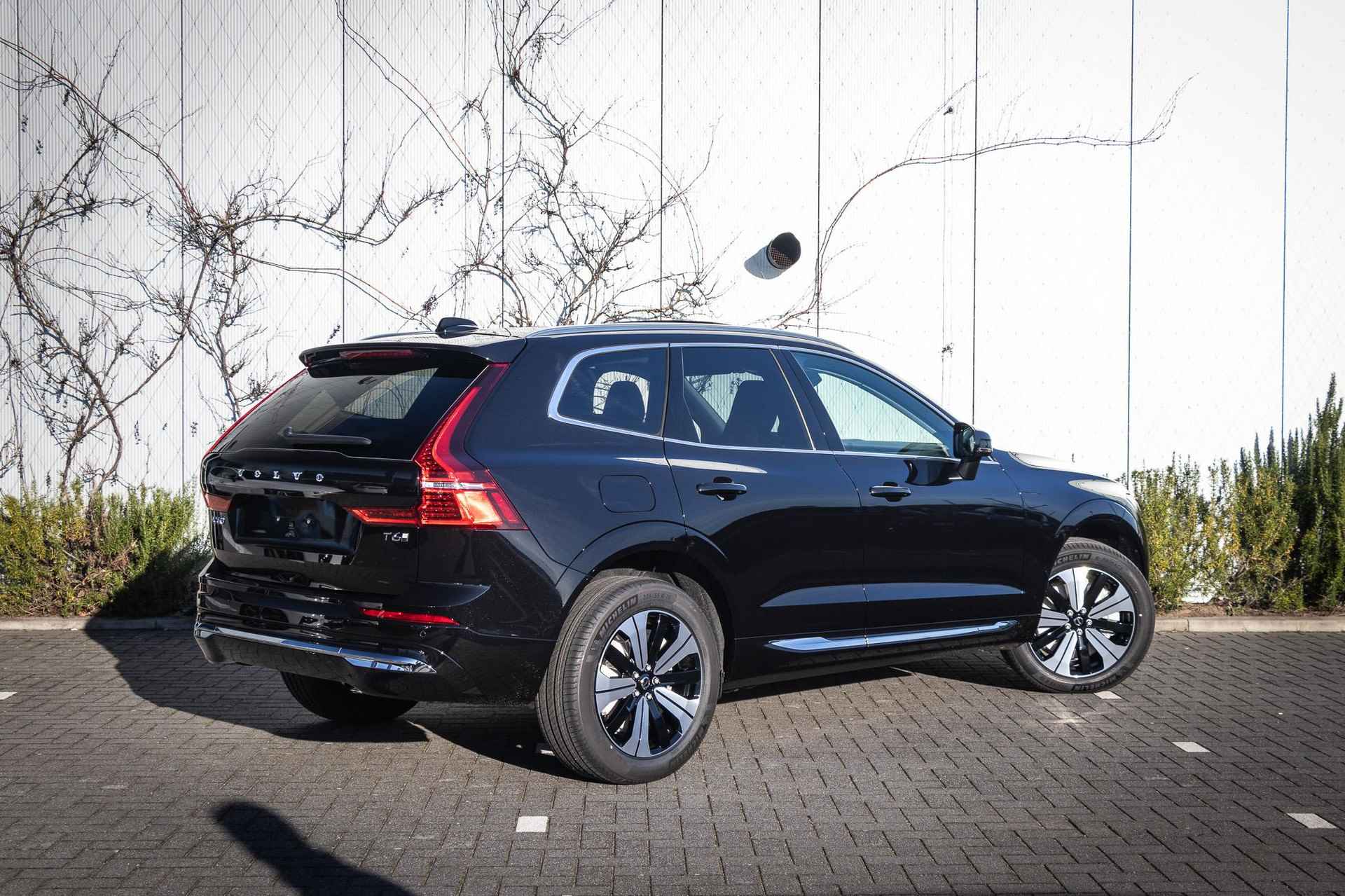 Volvo XC60 T6 Plug-in Hybrid AWD Plus Bright  | Schuif-/kanteldak | Harman Kardon audio | Lederen bekleding | Adaptieve Cruise Control | Elektrische stoelverstelling | Keyless - 4/26