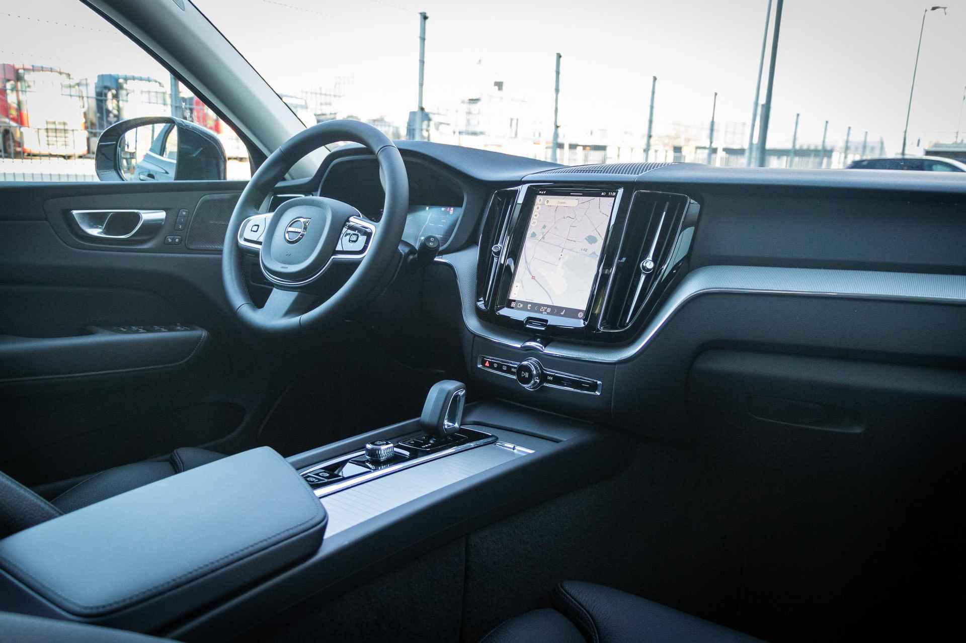 Volvo XC60 T6 Plug-in Hybrid AWD Plus Bright  | Schuif-/kanteldak | Harman Kardon audio | Lederen bekleding | Adaptieve Cruise Control | Elektrische stoelverstelling | Keyless - 15/26