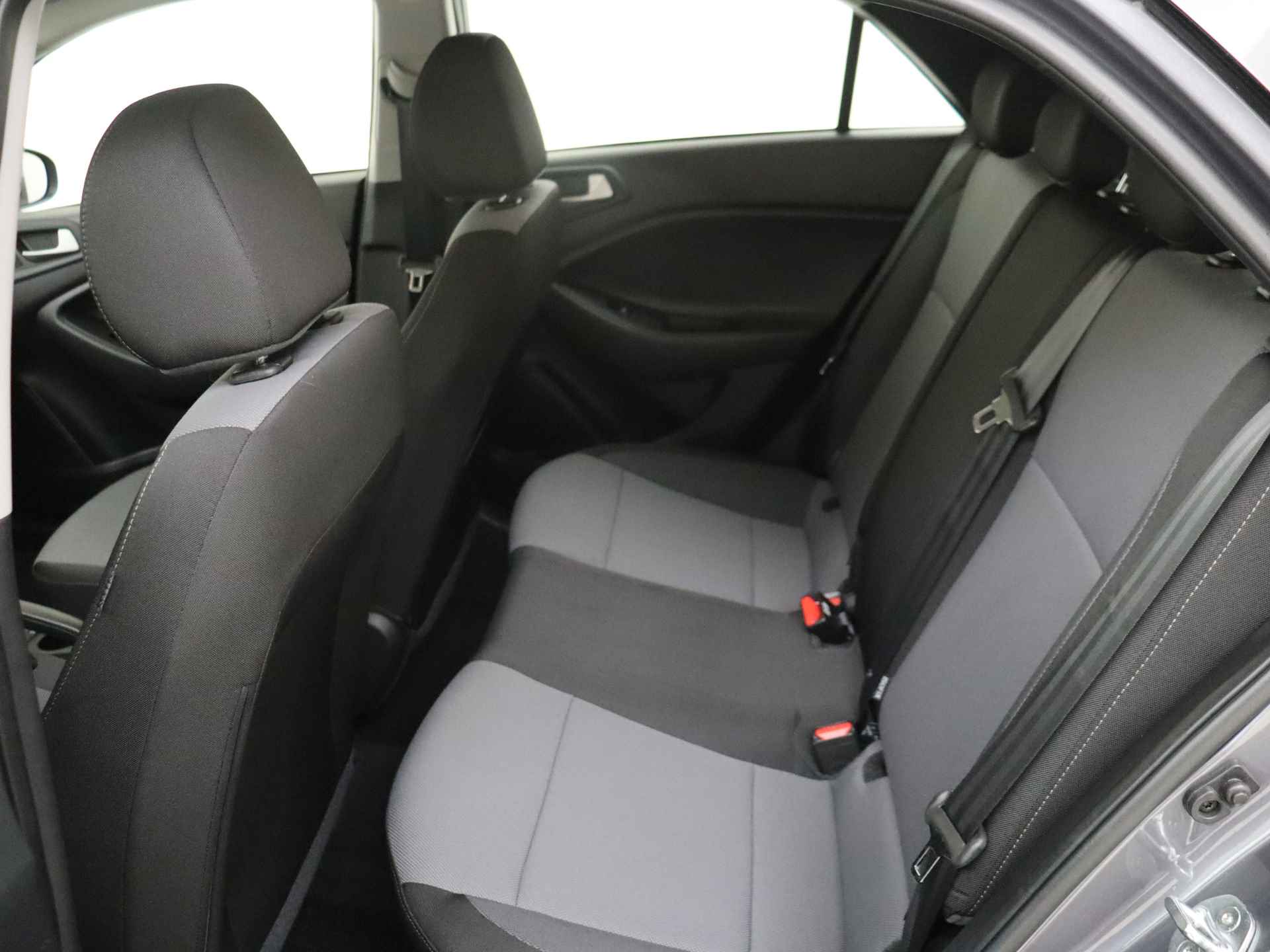 Hyundai i20 1.0 T-GDI Comfort 5 deurs | Navigatie by App | Climate Control - 12/31