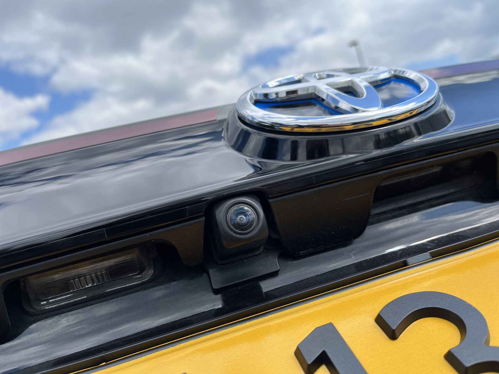 Toyota Yaris Cross 1.5 Hybrid Adventure AWD | Navigatie | Apple CarPlay/Android auto | Achteruitrijcamera | Elektrische achterklep - 11/32