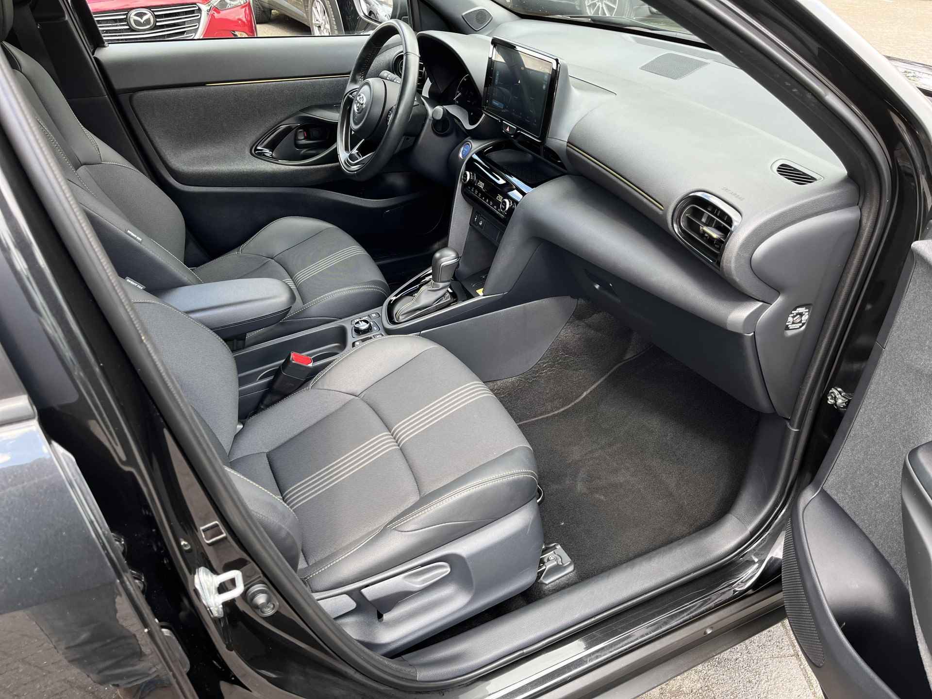 Toyota Yaris Cross 1.5 Hybrid Adventure AWD | Navigatie | Apple CarPlay/Android auto | Achteruitrijcamera | Elektrische achterklep - 12/32