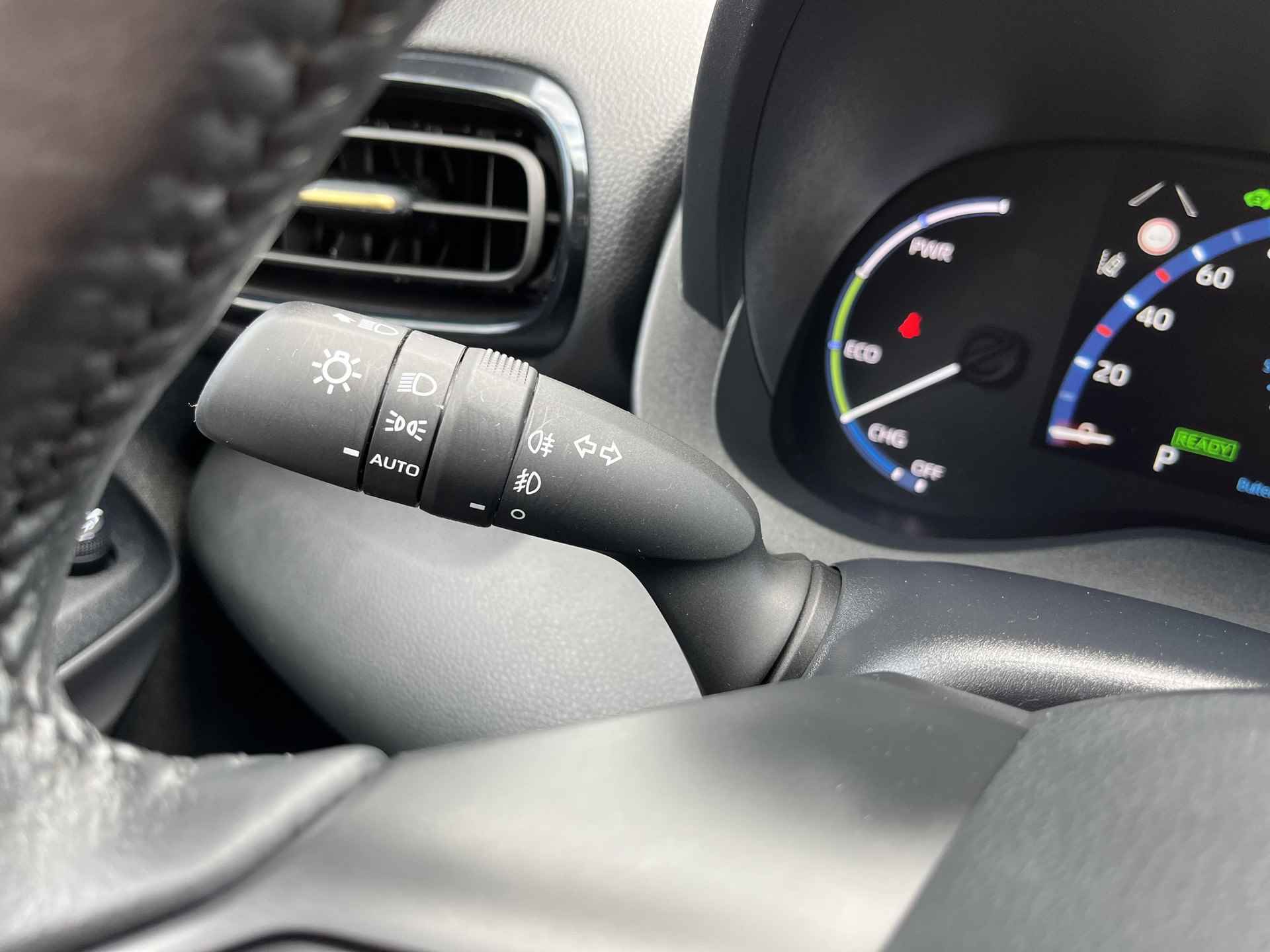 Toyota Yaris Cross 1.5 Hybrid Adventure AWD | Navigatie | Apple CarPlay/Android auto | Achteruitrijcamera | Elektrische achterklep - 23/32