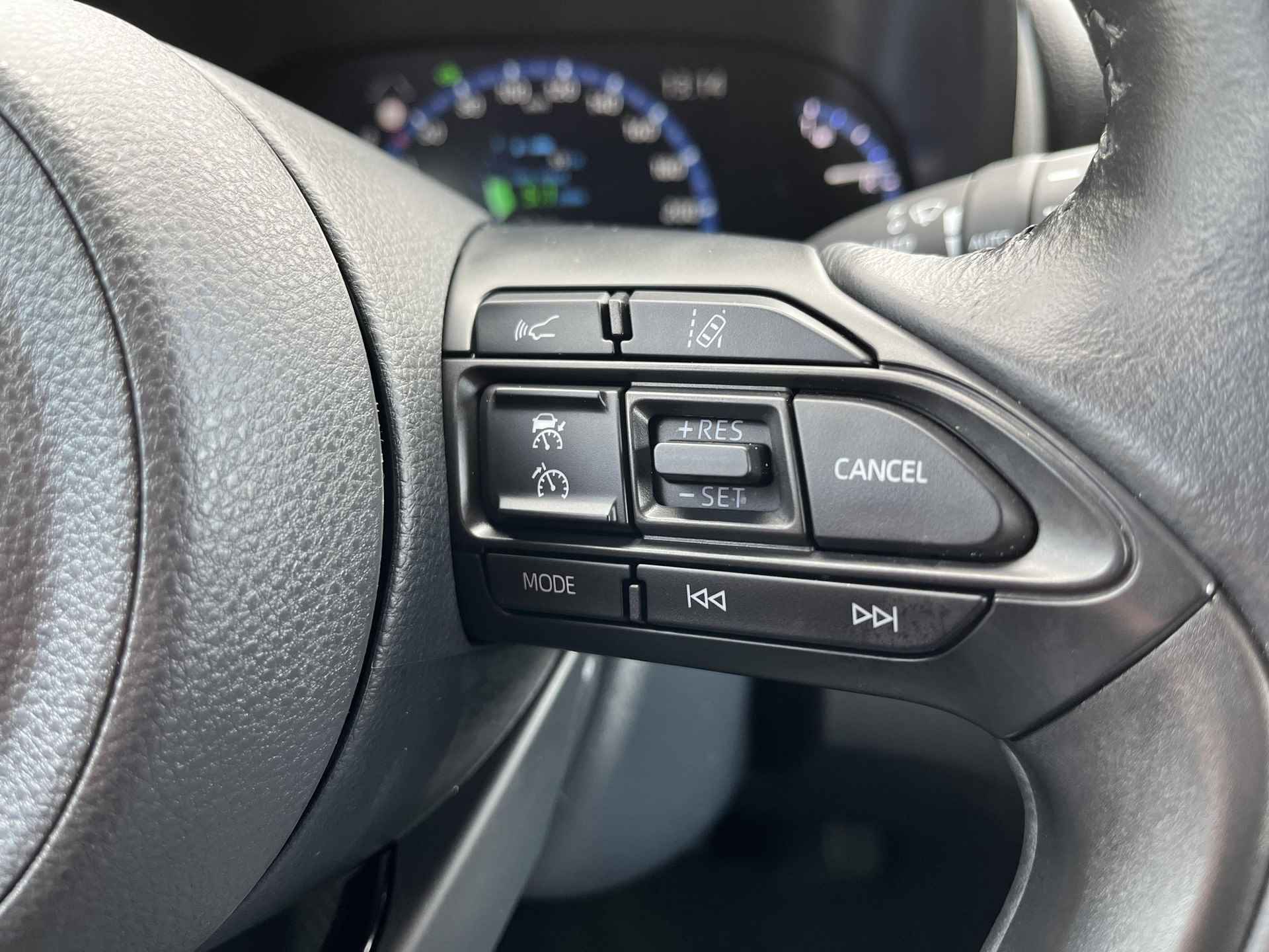 Toyota Yaris Cross 1.5 Hybrid Adventure AWD | Navigatie | Apple CarPlay/Android auto | Achteruitrijcamera | Elektrische achterklep - 26/32