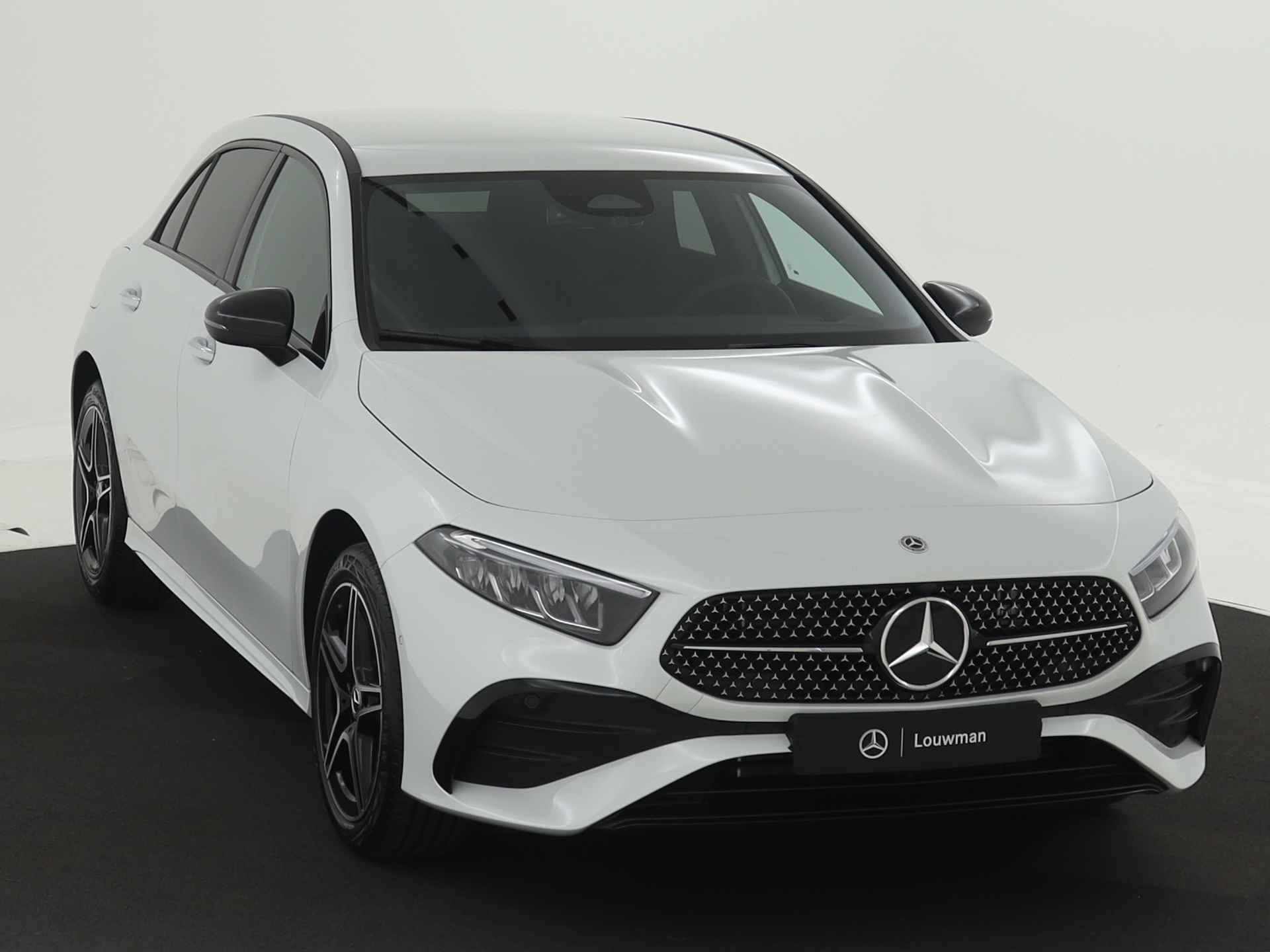 Mercedes-Benz A-Klasse 250 e AMG Line | Premium Pack | Nightpakket | Draadloos opladen voor smartphone | Sfeerverlichting | Dodehoekassistent |  Parkeerpakket met achteruitrijcamera | Extra USB-poorten | - 22/38