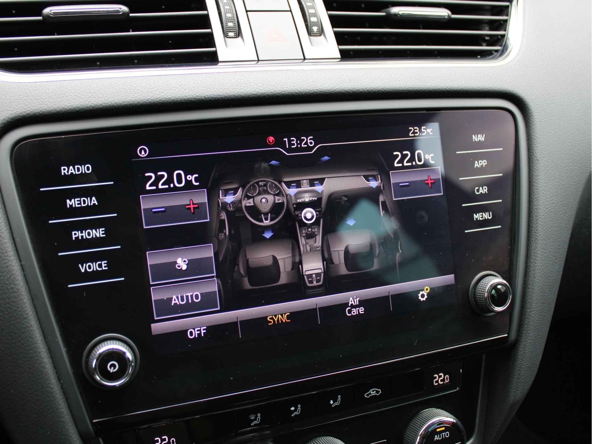 Škoda Octavia Combi 1.0 TSI Greentech Ambition Business /NAVI/PDC/Climate/Cruise control/Apple carplay/LED/Sportstoelen/Sportstuur/18'LM/NAP! 1e eig! - 19/46