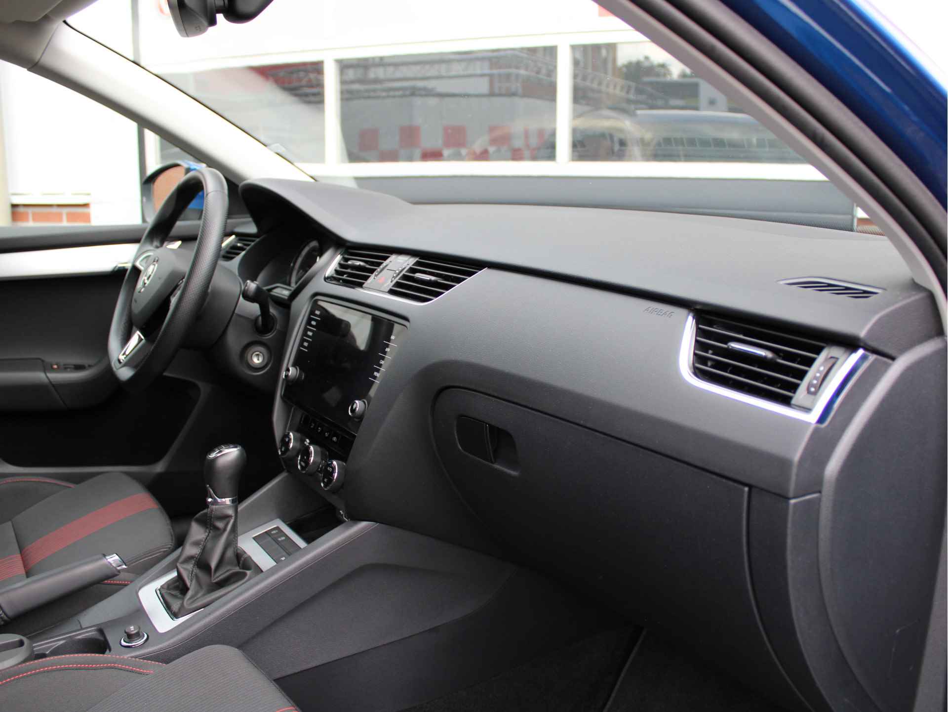 Škoda Octavia Combi 1.0 TSI Greentech Ambition Business /NAVI/PDC/Climate/Cruise control/Apple carplay/LED/Sportstoelen/Sportstuur/18'LM/NAP! 1e eig! - 31/46