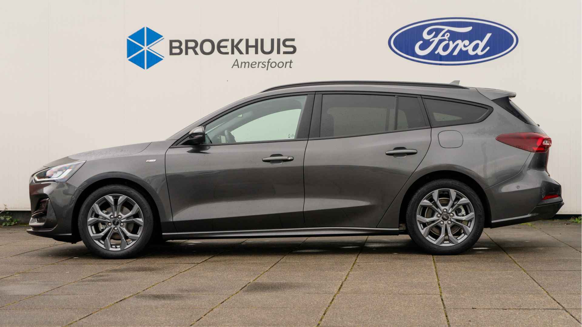 Ford Focus Wagon 1.0 EcoBoost Hybrid ST Line | Winterpack | Navigatie | Parking Pack | Dealer onderhouden | - 2/27