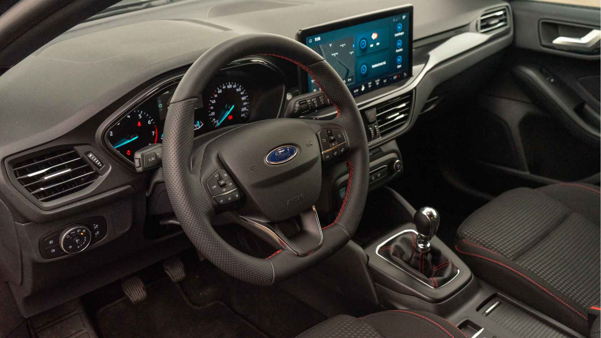Ford Focus Wagon 1.0 EcoBoost Hybrid ST Line | Winterpack | Navigatie | Parking Pack | Dealer onderhouden | - 4/27