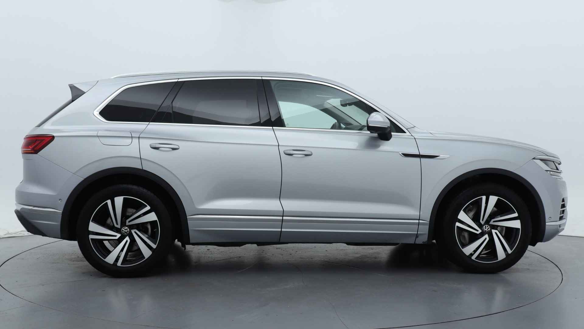 Volkswagen Touareg 3.0 TSi V6 381pk eHybrid 4MOTION PHEV / Nachtzicht Luchtvering Leder Panoramadak - 6/41