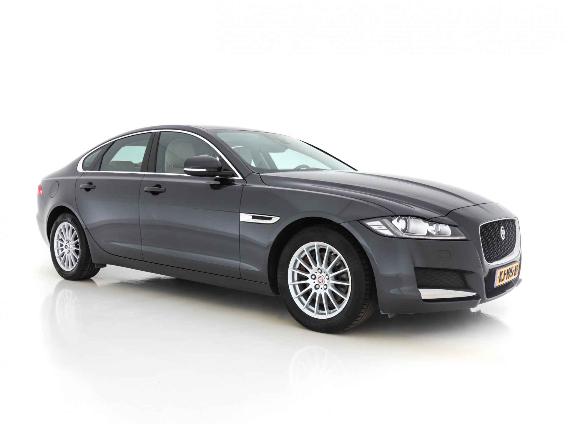 Jaguar XF 2.0D Portfolio Premium-Business-Pack Aut *WINDSOR-FULL-LEATHER | BI-XENON | NAVI-FULLMAP | MERIDIAN-SURROUND | SHIFT-PADDLES |  LANE-ASSIST | CRUISE | CAMERA | COMFORT-SEATS | 17"ALU* - 1/29