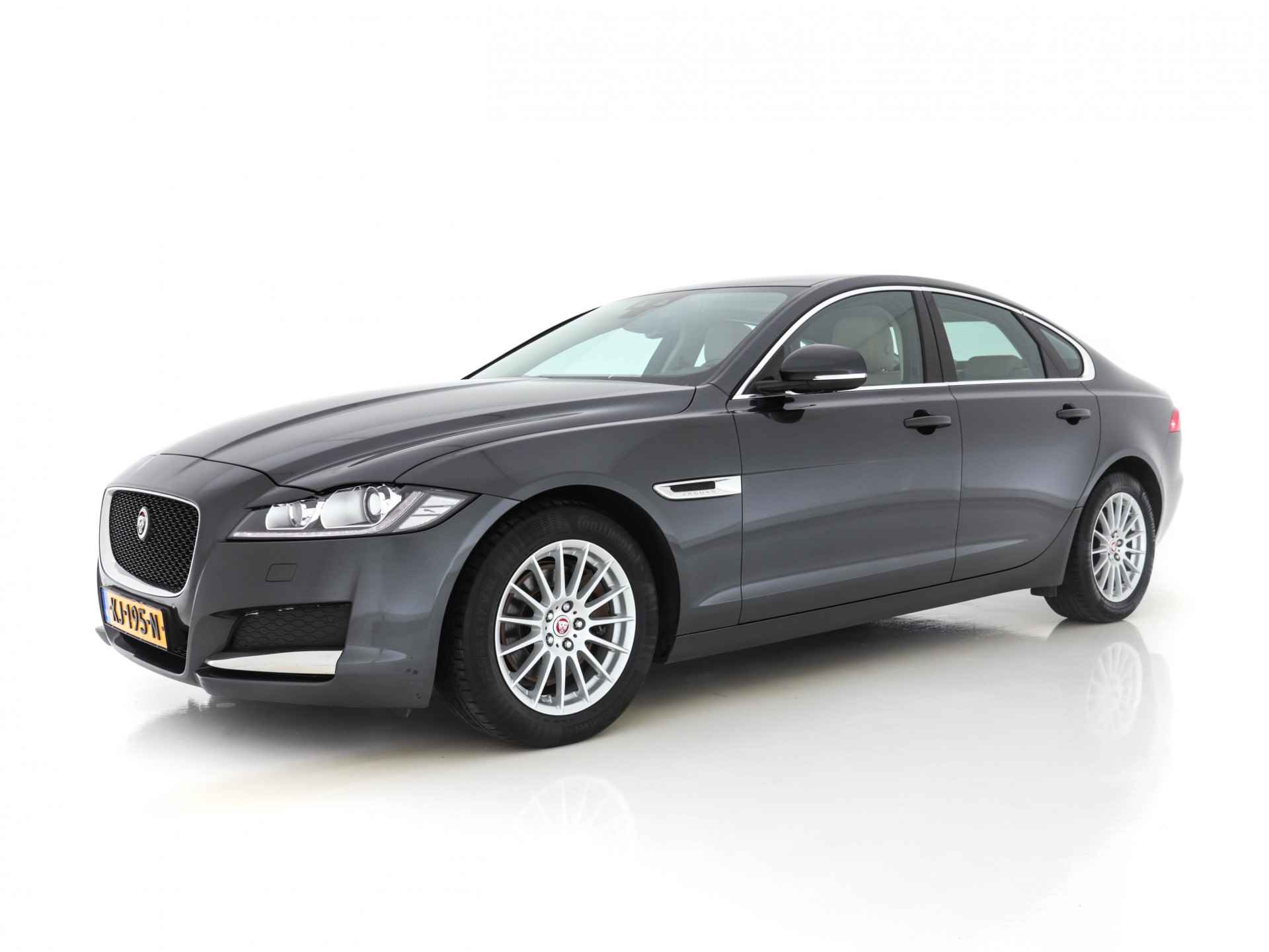 Jaguar XF 2.0D Portfolio Premium-Business-Pack Aut *WINDSOR-FULL-LEATHER | BI-XENON | NAVI-FULLMAP | MERIDIAN-SURROUND | SHIFT-PADDLES |  LANE-ASSIST | CRUISE | CAMERA | COMFORT-SEATS | 17"ALU* - 3/29