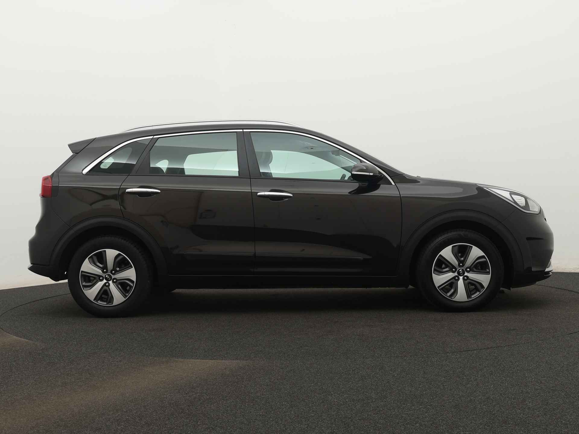 Kia Niro 1.6 GDi Hybrid First Edition | Apple Carplay/Android Auto | Achteruitrijcamera | Cruise Control | Inclusief 12 Maanden BOVAG Garantie - 16/43