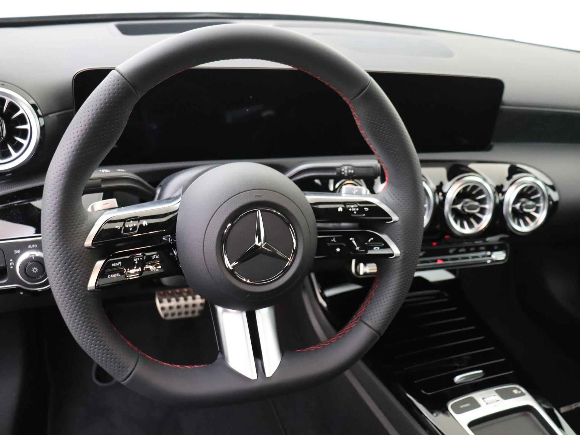 Mercedes-Benz A-klasse 180 AMG Line, stoelverwarming, achteruitrij camera, memory stoelen, panodak, night pakket. - 4/34