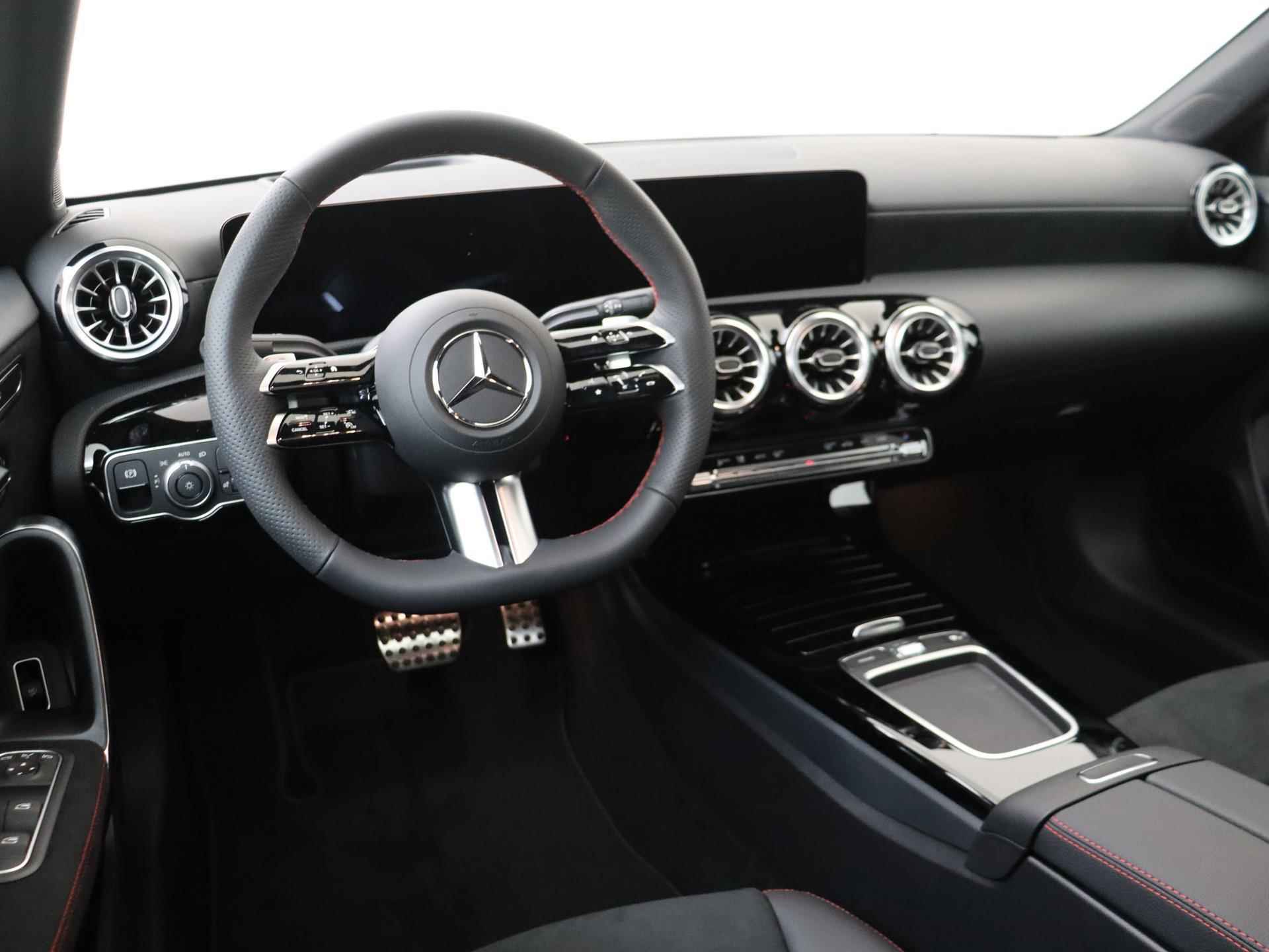 Mercedes-Benz A-klasse 180 AMG Line, stoelverwarming, achteruitrij camera, memory stoelen, panodak, night pakket. - 6/34