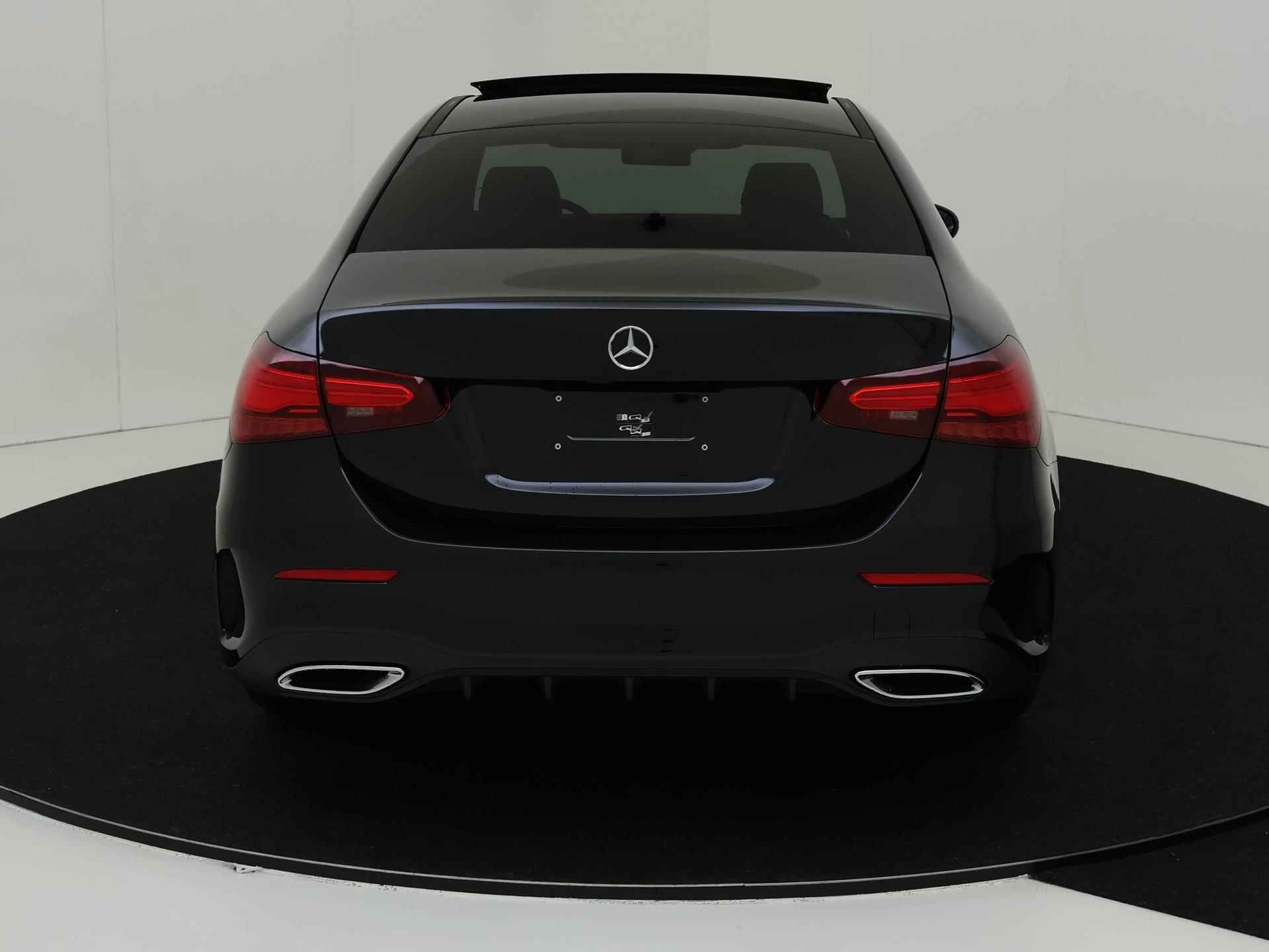 Mercedes-Benz A-klasse 180 AMG Line, stoelverwarming, achteruitrij camera, memory stoelen, panodak, night pakket. - 8/34