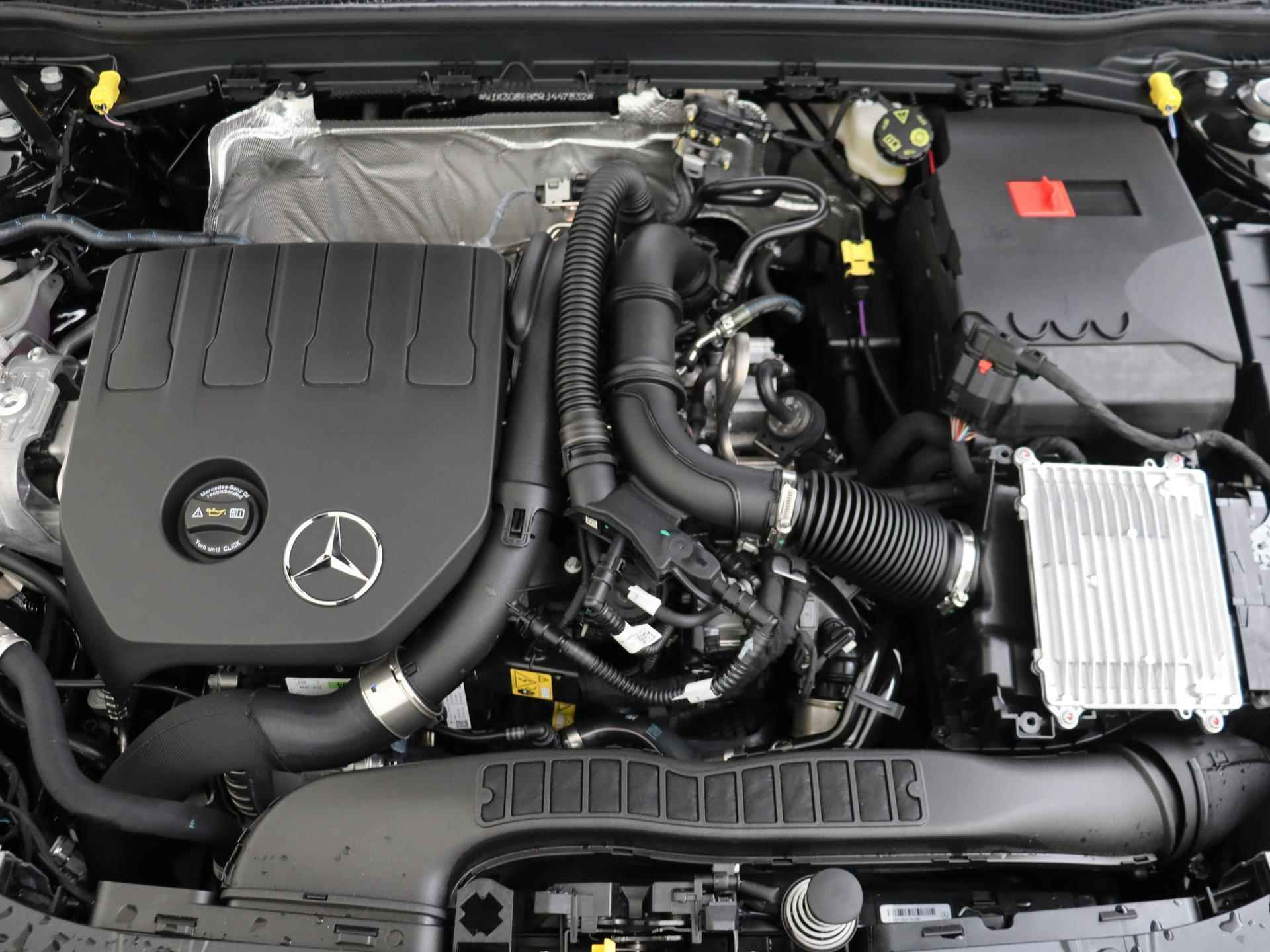Mercedes-Benz A-klasse 180 AMG Line, stoelverwarming, achteruitrij camera, memory stoelen, panodak, night pakket. - 11/34