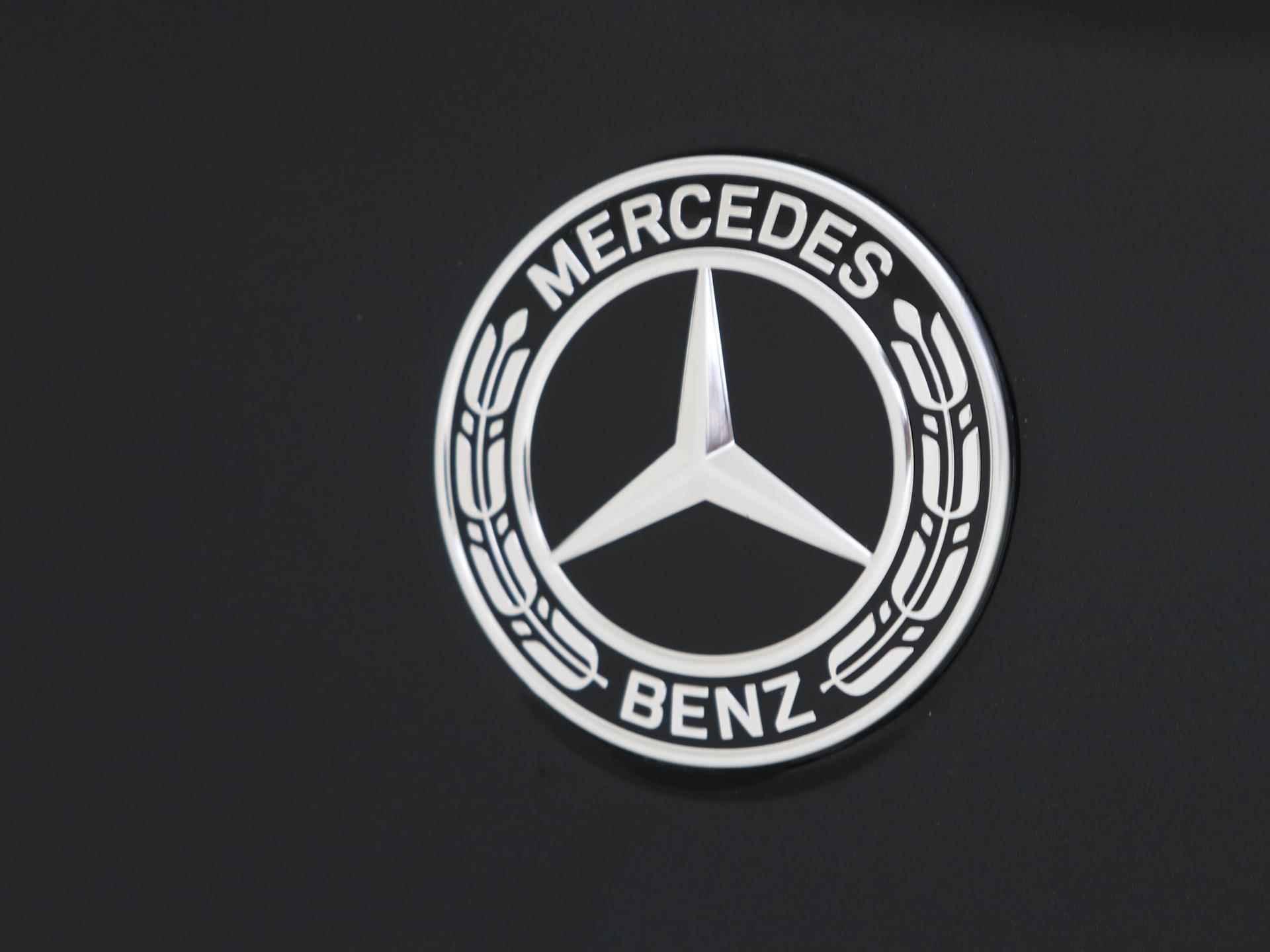Mercedes-Benz A-klasse 180 AMG Line, stoelverwarming, achteruitrij camera, memory stoelen, panodak, night pakket. - 31/34