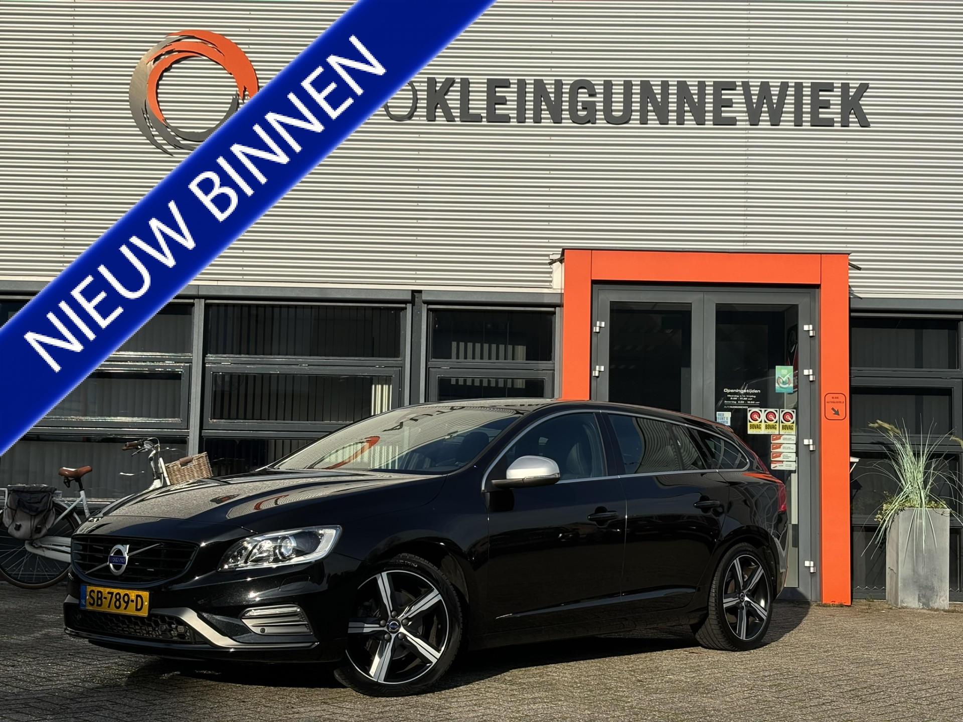 Volvo V60 2.0 T4 Business Sport / NL Auto / Allseason Banden / Afneembare Trekhaak / Airco /