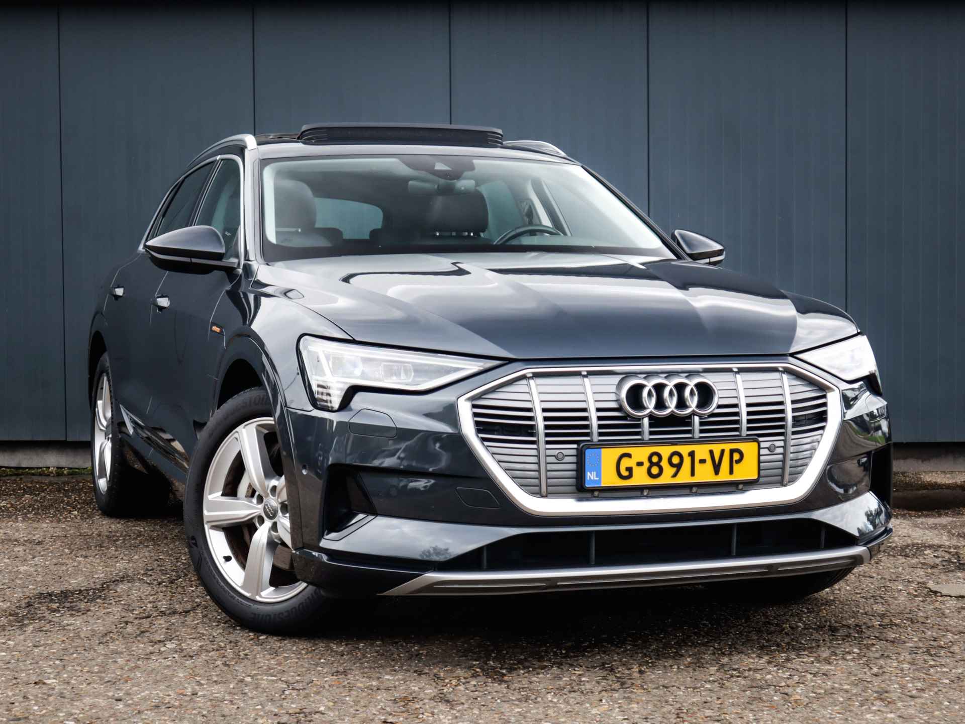 Audi e-tron e-tron 50 quattro Launch edition plus 71 kWh (313 PK) 1e-Eig, Audi-Dealer-Onderh, 12-Mnd-BOVAG, NL-Auto, Leer, Panoramadak, Adaptive-Cruisecontrol, Parkeersensoren-V+A, Bluetooth, Stoelverwarming, Licht-Zicht-Pakket, Lm-Velgen-20Inch, Privacy-Glas - 15/56