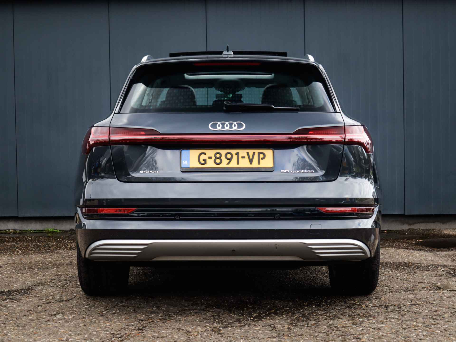 Audi e-tron e-tron 50 quattro Launch edition plus 71 kWh (313 PK) 1e-Eig, Audi-Dealer-Onderh, 12-Mnd-BOVAG, NL-Auto, Leer, Panoramadak, Adaptive-Cruisecontrol, Parkeersensoren-V+A, Bluetooth, Stoelverwarming, Licht-Zicht-Pakket, Lm-Velgen-20Inch, Privacy-Glas - 16/56