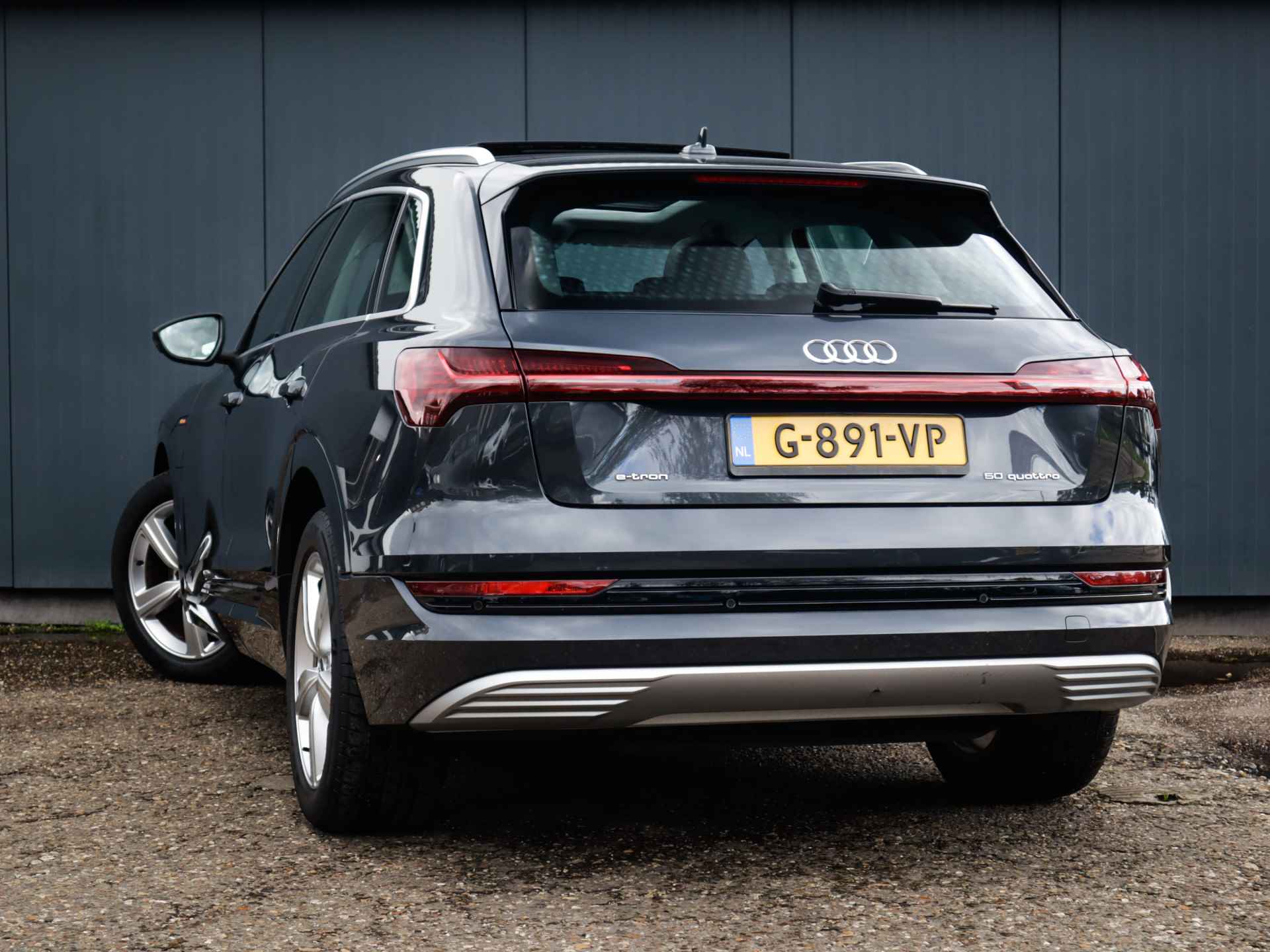 Audi e-tron e-tron 50 quattro Launch edition plus 71 kWh (313 PK) 1e-Eig, Audi-Dealer-Onderh, 12-Mnd-BOVAG, NL-Auto, Leer, Panoramadak, Adaptive-Cruisecontrol, Parkeersensoren-V+A, Bluetooth, Stoelverwarming, Licht-Zicht-Pakket, Lm-Velgen-20Inch, Privacy-Glas - 17/56