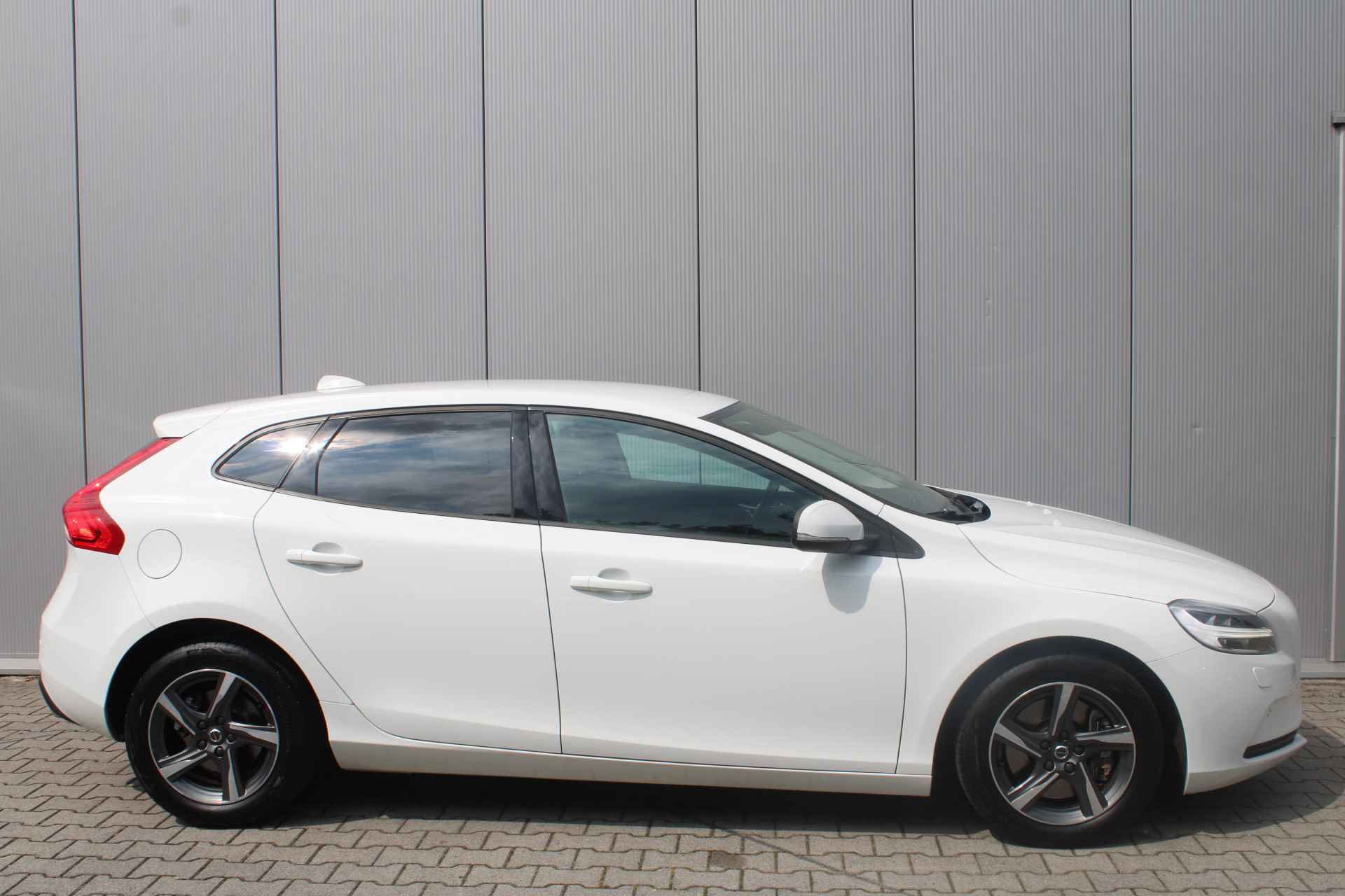 Volvo V40 2.0 D3 Nordic+ - 4/35