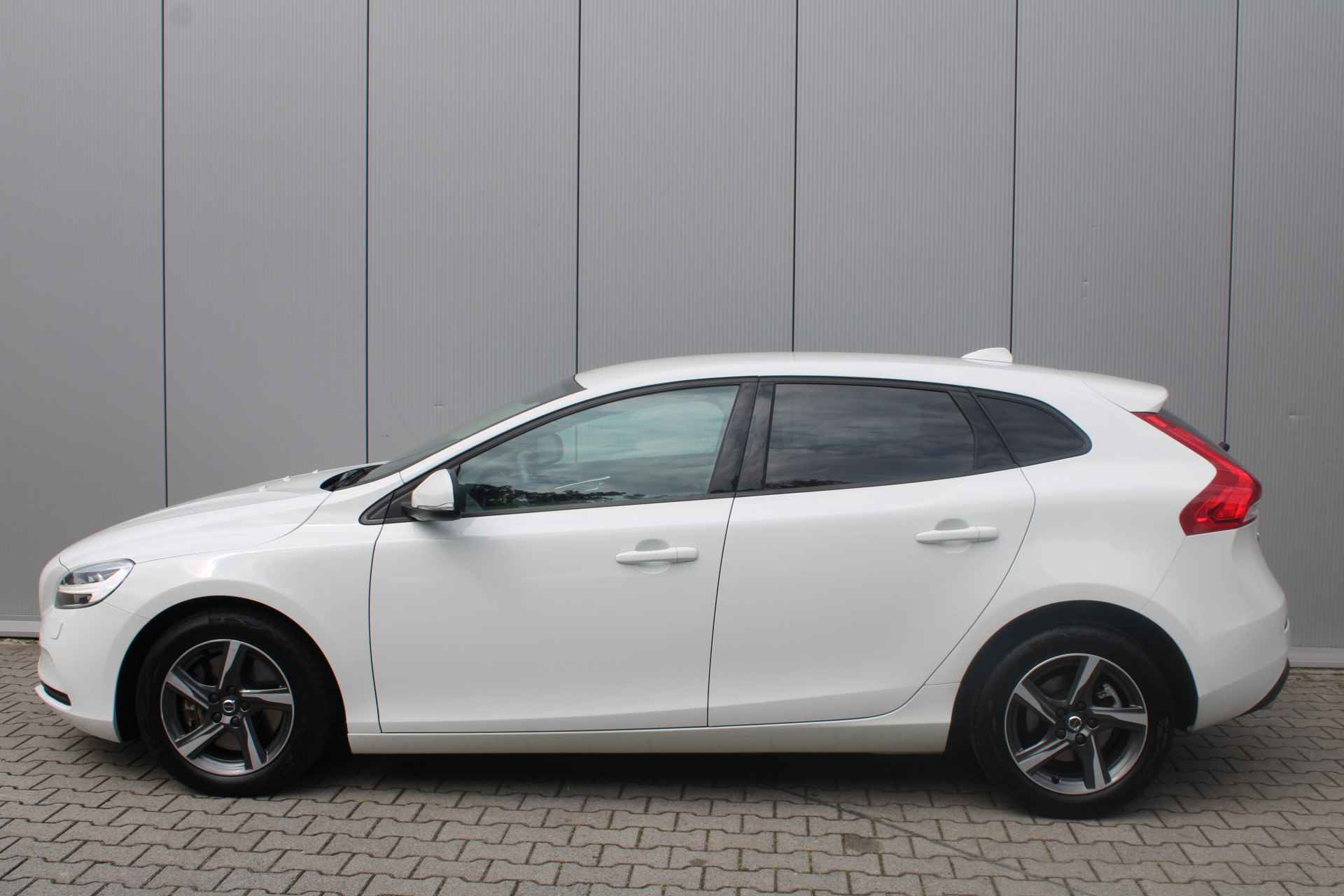 Volvo V40 2.0 D3 Nordic+ - 6/35