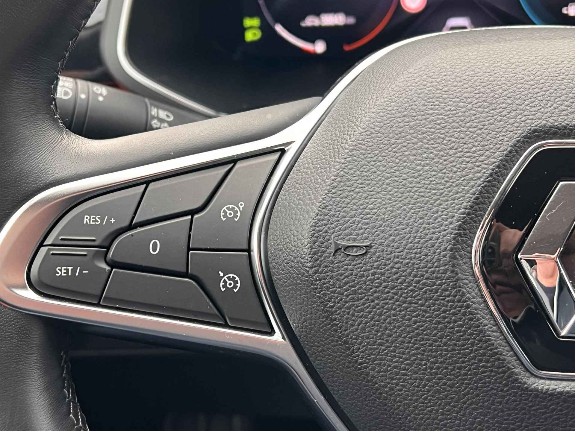 Renault Captur 1.6 E-Tech Plug-in Hybrid 160 Intens Automaat / Navigatie groot scherm / Camera / Apple Carplay Android Auto / - 12/57