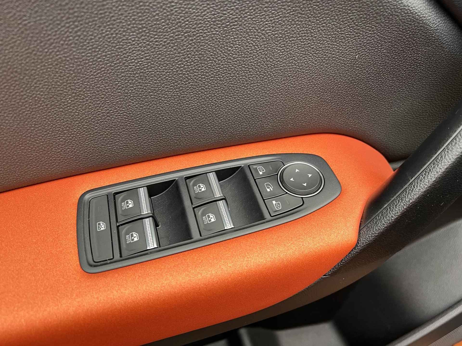 Renault Captur 1.6 E-Tech Plug-in Hybrid 160 Intens Automaat / Navigatie groot scherm / Camera / Apple Carplay Android Auto / - 38/57