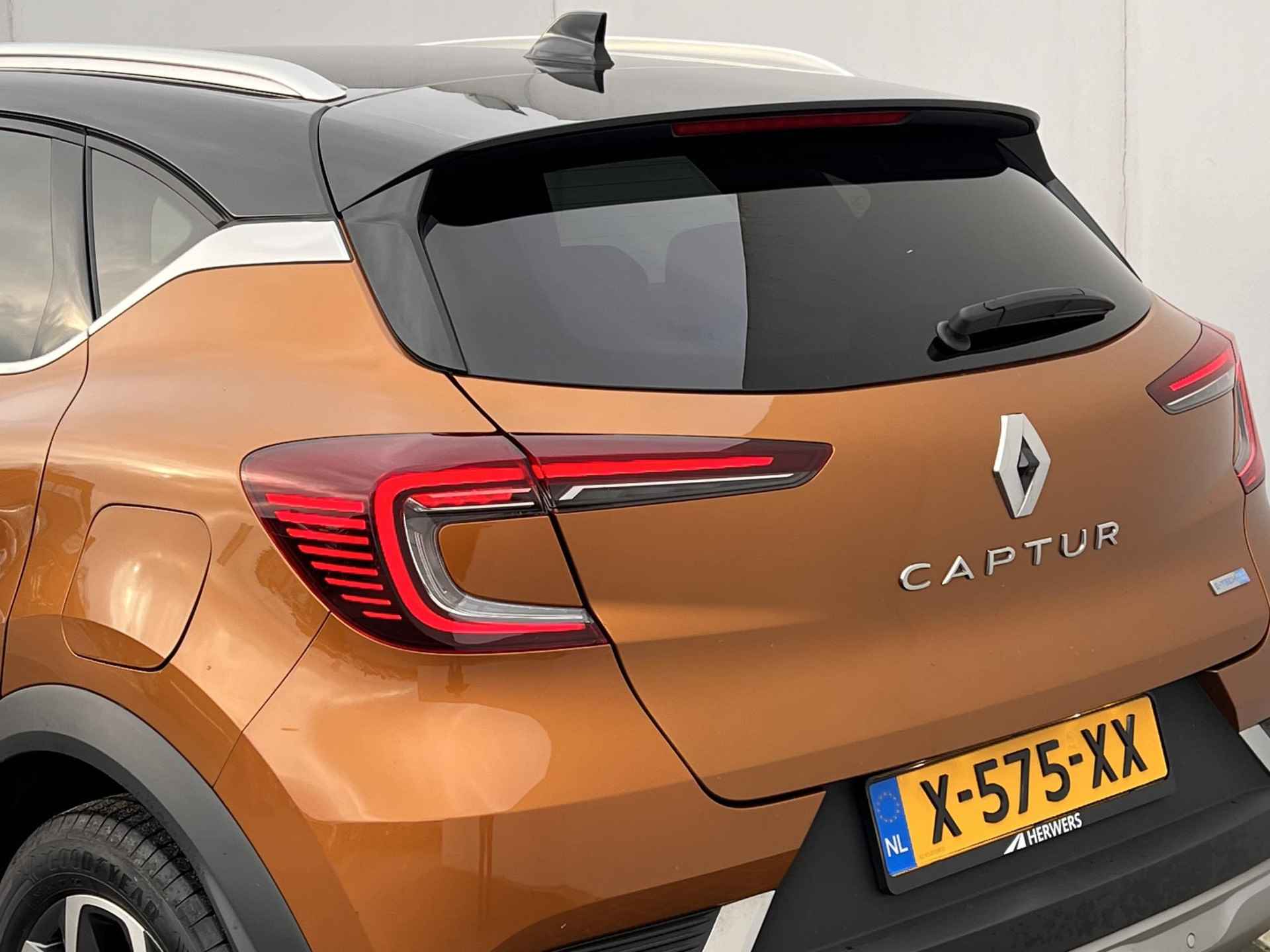 Renault Captur 1.6 E-Tech Plug-in Hybrid 160 Intens Automaat / Navigatie groot scherm / Camera / Apple Carplay Android Auto / - 55/57