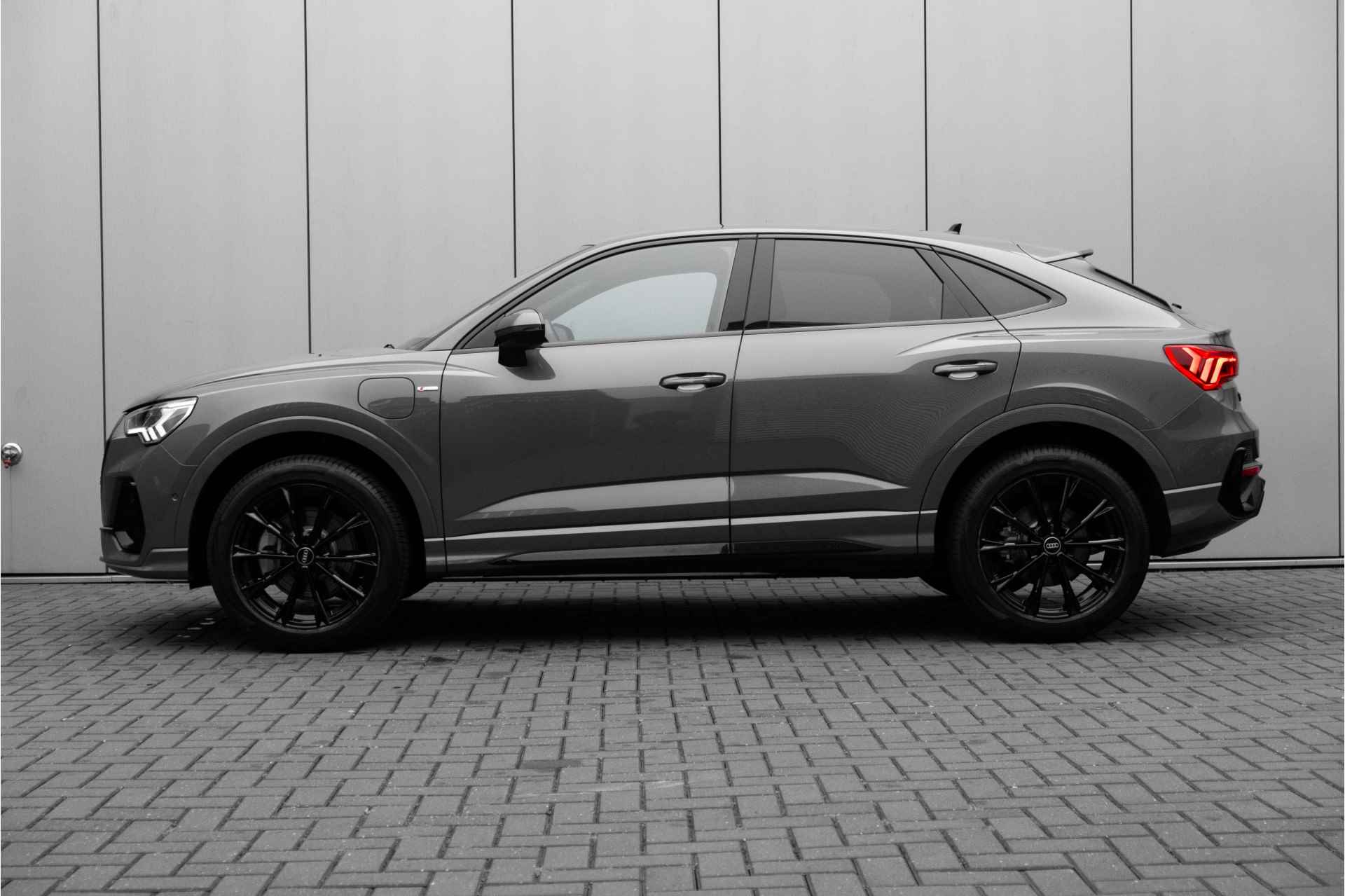 Audi Q3 Sportback 45 TFSI e S Edition - 6/56