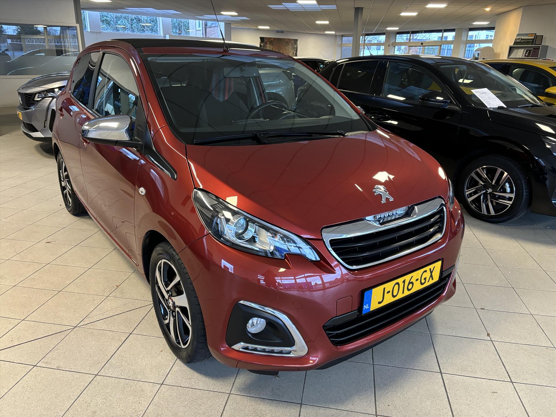 PEUGEOT 108 1.0 e-VTi 72pk 5D TOP! Allure