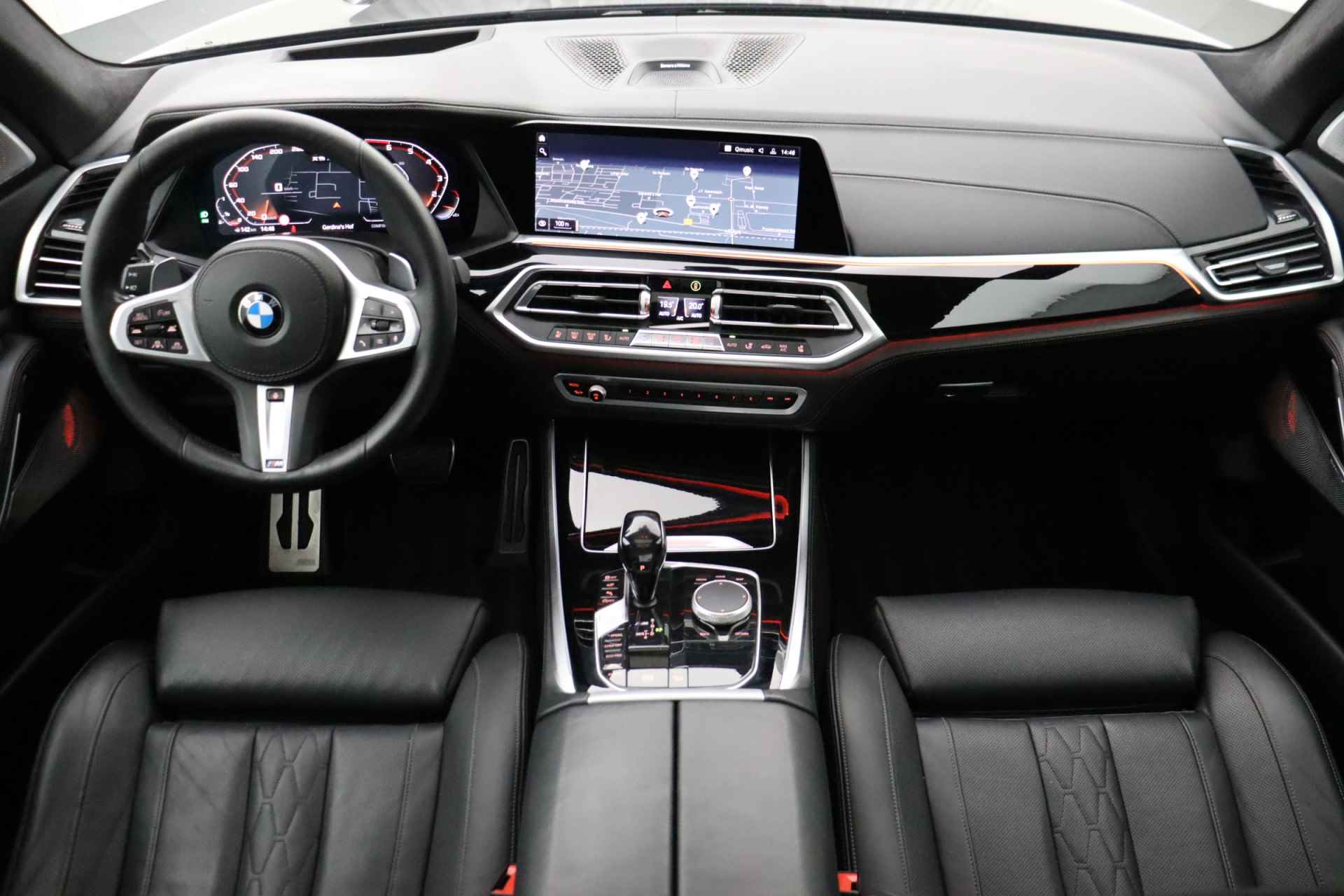 BMW X5 M50i M-Sport | Panoramadak | Full options | Soft close | Trekhaak | Massagestoelen - 3/36