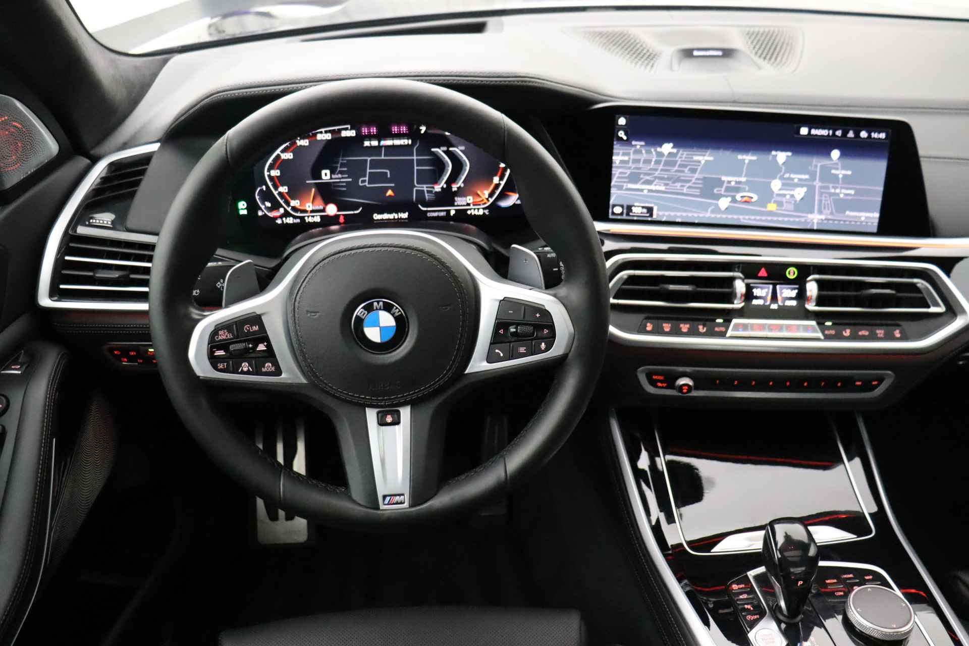 BMW X5 M50i M-Sport | Panoramadak | Full options | Soft close | Trekhaak | Massagestoelen - 18/36