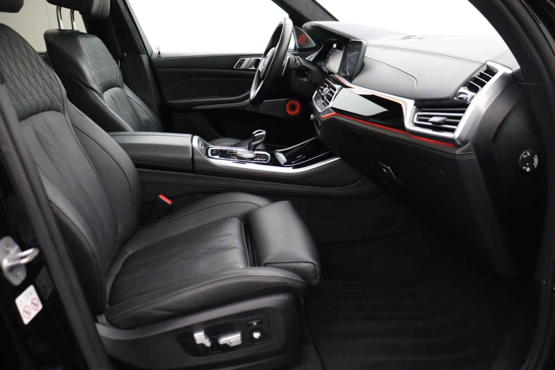 BMW X5 M50i M-Sport | Panoramadak | Full options | Soft close | Trekhaak | Massagestoelen - 36/36